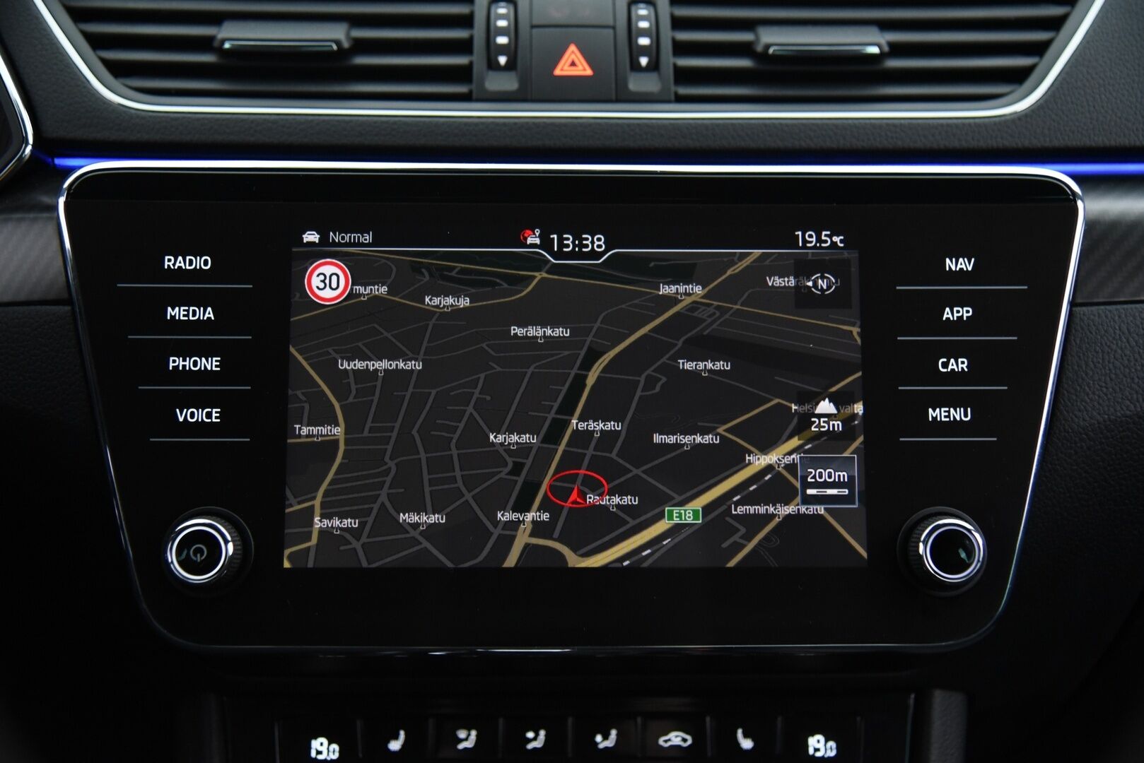 Skoda Superb 2020 2,0 TDI 140kw Sportline 4x4 DSG Autom. Adapt.Vakkari / Digimittaristo / Peruutuskamera / KeylessGo - Tehokas Neliveto Vetokoukulla! / Kahdet Skodan aluvanteet 