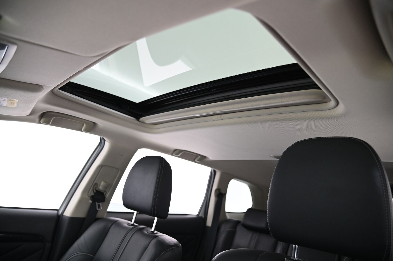 Mitsubishi Outlander 2017 Instyle Navi 4WD 5P*ACC / 360-kamera / Lasikattoluukku / Rockford* - *Vetokoukku / Ratinlämmitin / Blis*