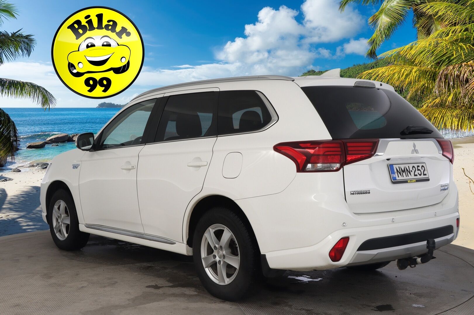 Mitsubishi Outlander 2017 Instyle Navi 4WD 5P*ACC / 360-kamera / Lasikattoluukku / Rockford* - *Vetokoukku / Ratinlämmitin / Blis*