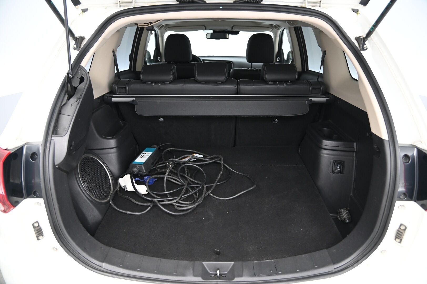 Mitsubishi Outlander 2017 Instyle Navi 4WD 5P*ACC / 360-kamera / Lasikattoluukku / Rockford* - *Vetokoukku / Ratinlämmitin / Blis*