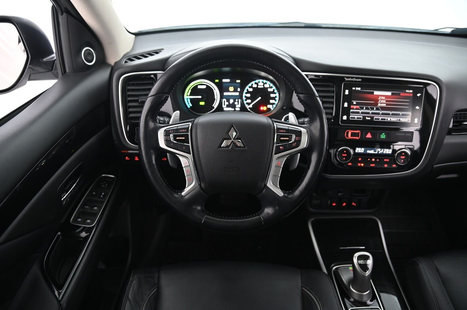 Mitsubishi Outlander 2017 Instyle Navi 4WD 5P*ACC / 360-kamera / Lasikattoluukku / Rockford* - *Vetokoukku / Ratinlämmitin / Blis*