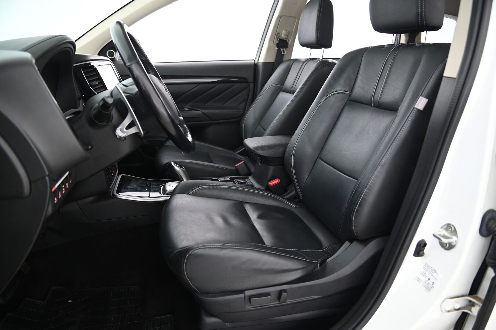 Mitsubishi Outlander 2017 Instyle Navi 4WD 5P*ACC / 360-kamera / Lasikattoluukku / Rockford* - *Vetokoukku / Ratinlämmitin / Blis*