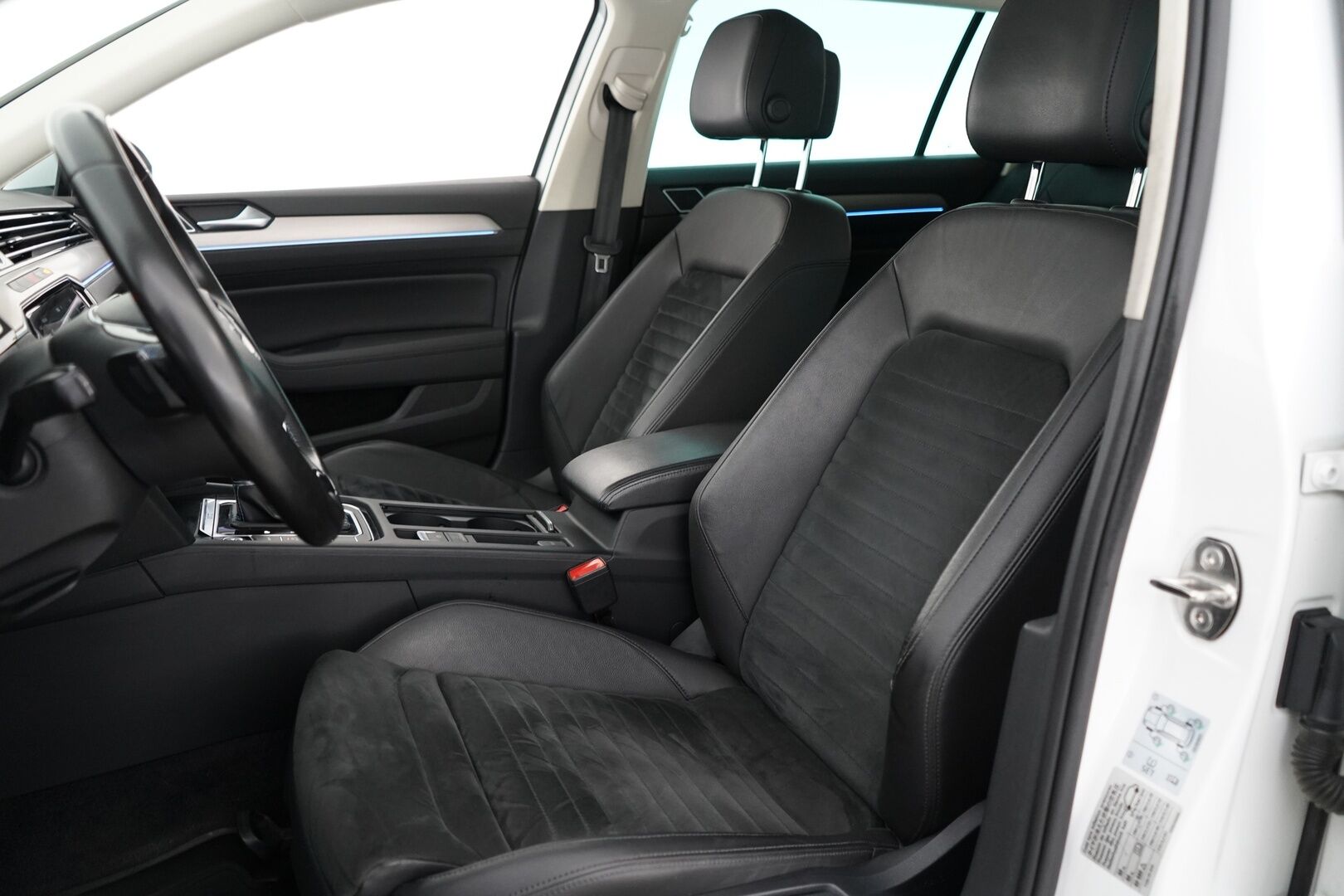 Volkswagen Passat 2018 Variant GTE  Plug-In Hybrid 160 kW DSG * ACC / Webasto / Vetokoukku / Nahka-alcantara / Peruutuskamera * - Akku kuntotarkastettu / 2x vanteet / Juuri katsastettu