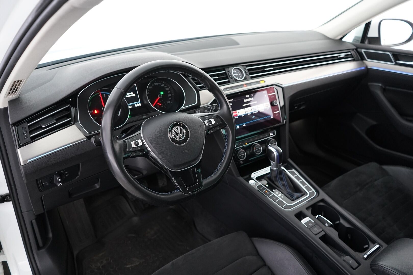 Volkswagen Passat 2018 Variant GTE  Plug-In Hybrid 160 kW DSG * ACC / Webasto / Vetokoukku / Nahka-alcantara / Peruutuskamera * - Akku kuntotarkastettu / 2x vanteet / Juuri katsastettu