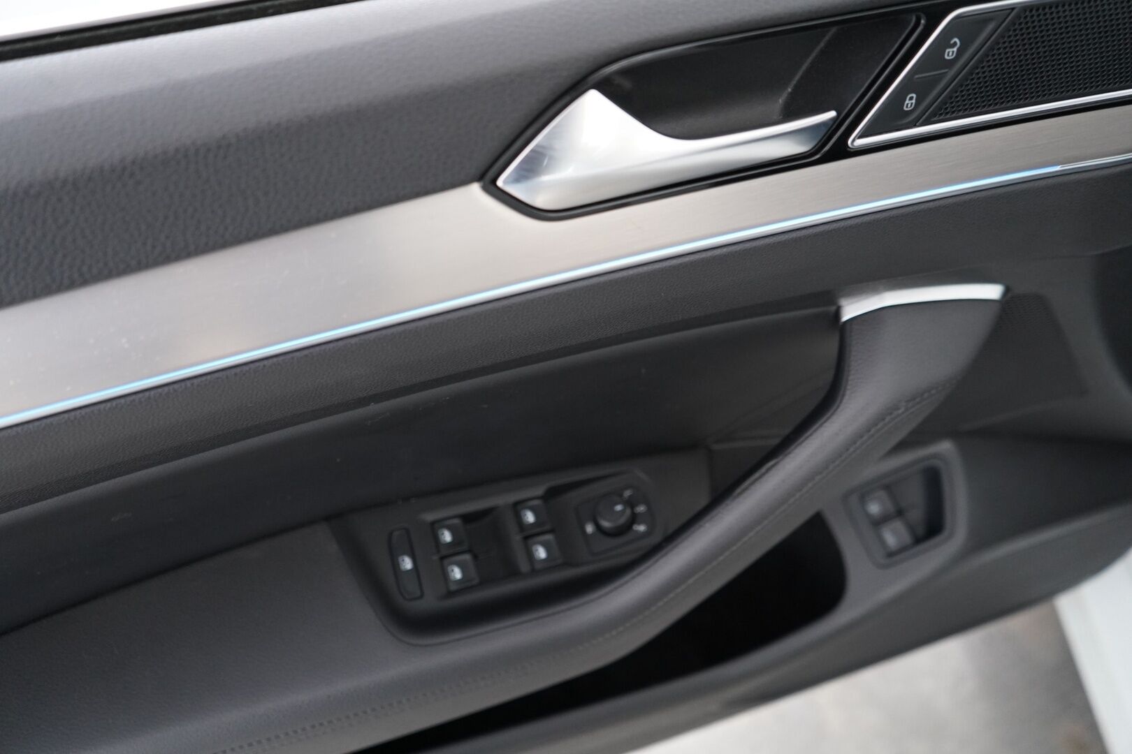 Volkswagen Passat 2018 Variant GTE  Plug-In Hybrid 160 kW DSG * ACC / Webasto / Vetokoukku / Nahka-alcantara / Peruutuskamera * - Akku kuntotarkastettu / 2x vanteet / Juuri katsastettu