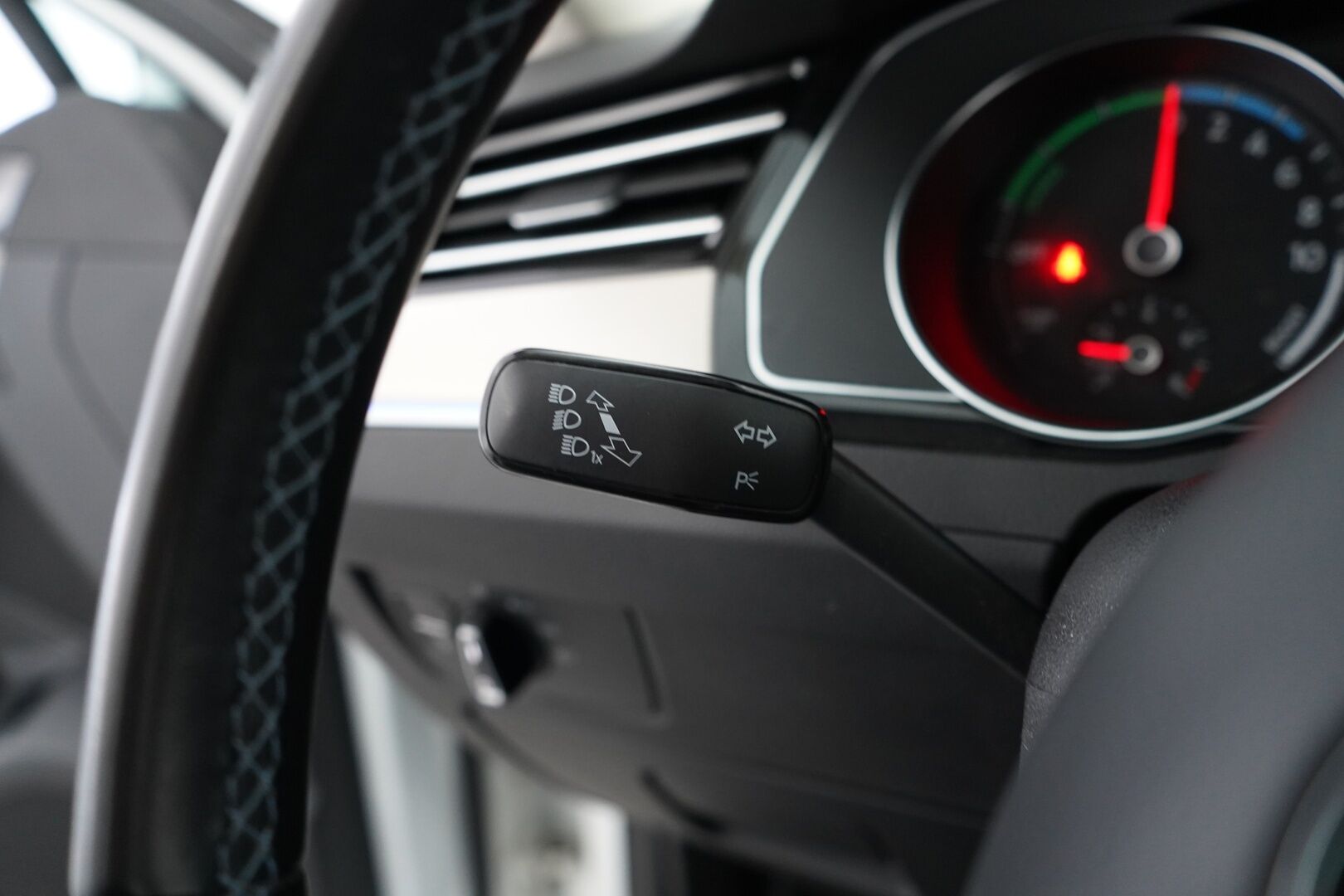 Volkswagen Passat 2018 Variant GTE  Plug-In Hybrid 160 kW DSG * ACC / Webasto / Vetokoukku / Nahka-alcantara / Peruutuskamera * - Akku kuntotarkastettu / 2x vanteet / Juuri katsastettu