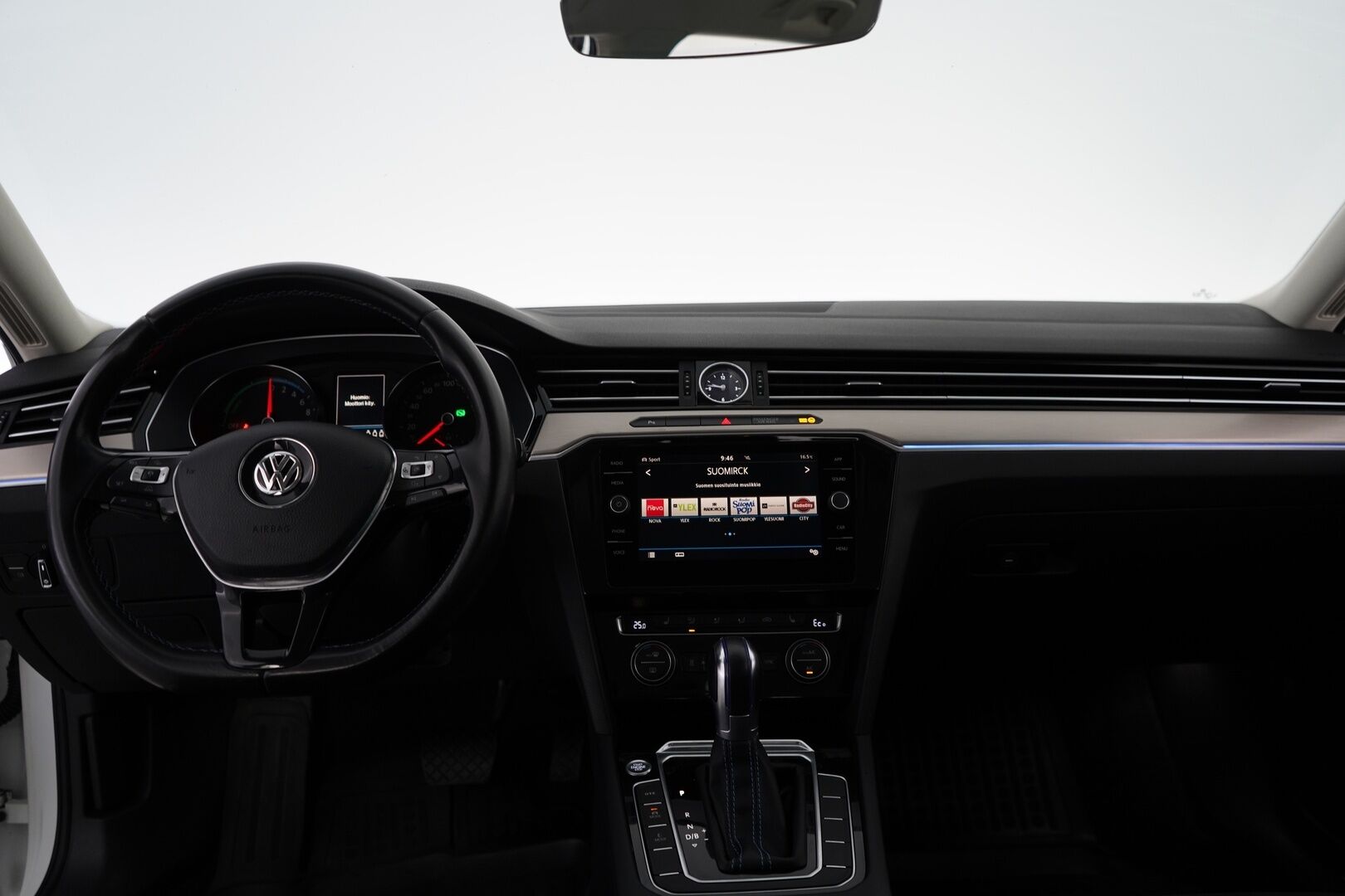 Volkswagen Passat 2018 Variant GTE  Plug-In Hybrid 160 kW DSG * ACC / Webasto / Vetokoukku / Nahka-alcantara / Peruutuskamera * - Akku kuntotarkastettu / 2x vanteet / Juuri katsastettu