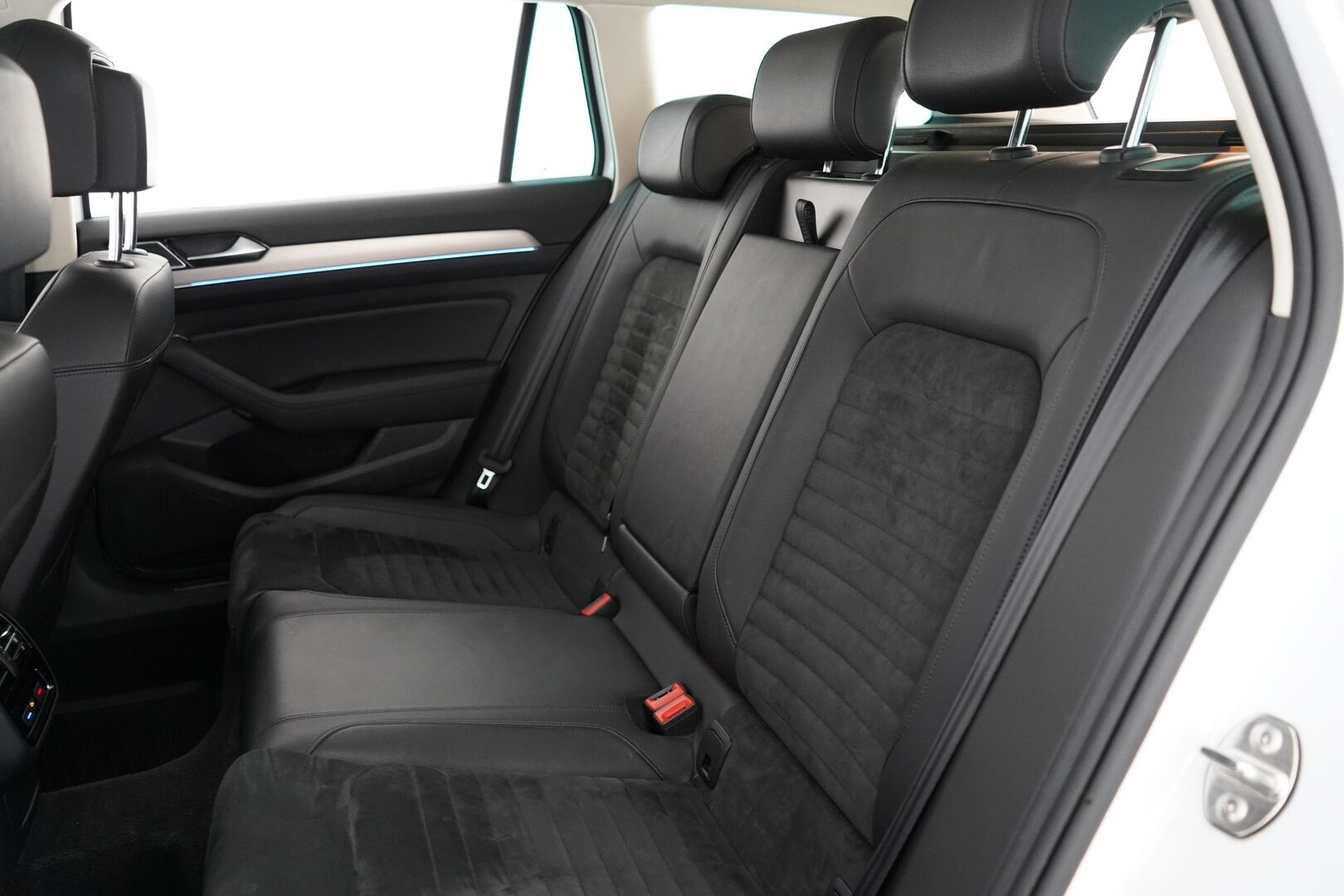 Volkswagen Passat 2018 Variant GTE  Plug-In Hybrid 160 kW DSG * ACC / Webasto / Vetokoukku / Nahka-alcantara / Peruutuskamera * - Akku kuntotarkastettu / 2x vanteet / Juuri katsastettu