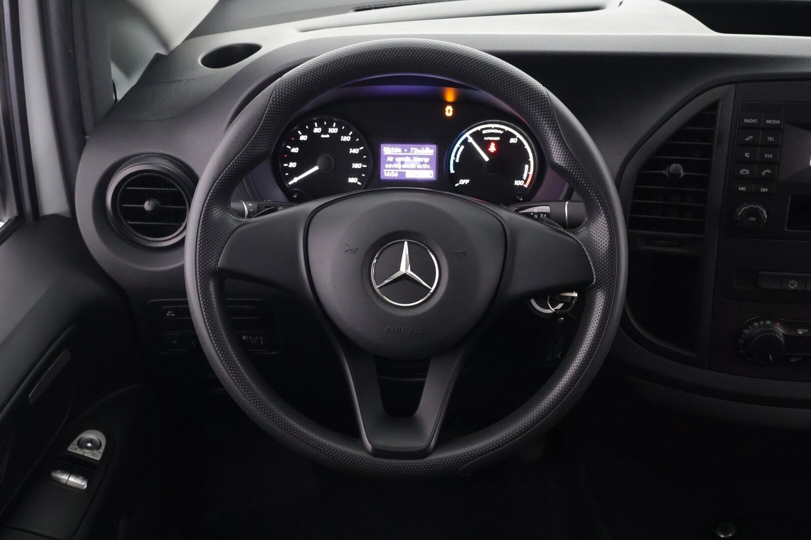 Mercedes-Benz E 2019 eVito Tourer - *Alv vähennyskelpoinen / 9-paikkaa / Tutkat*