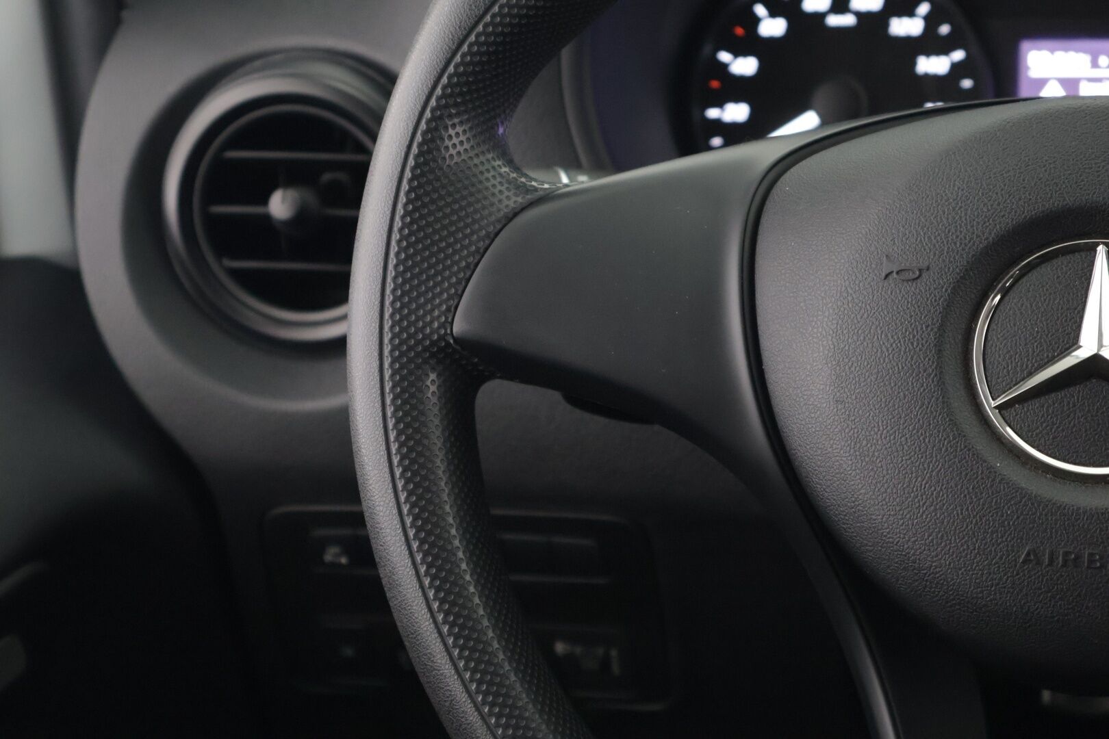 Mercedes-Benz VITO 2020 eVito Tourer 9-PAIKKAINEN B-kortilla ajettava - *Alv vähennyskelpoinen / 9-paikkaa / Tutkat* - HULLU BLACKWEEK KORKOTARJOUS 2,49%