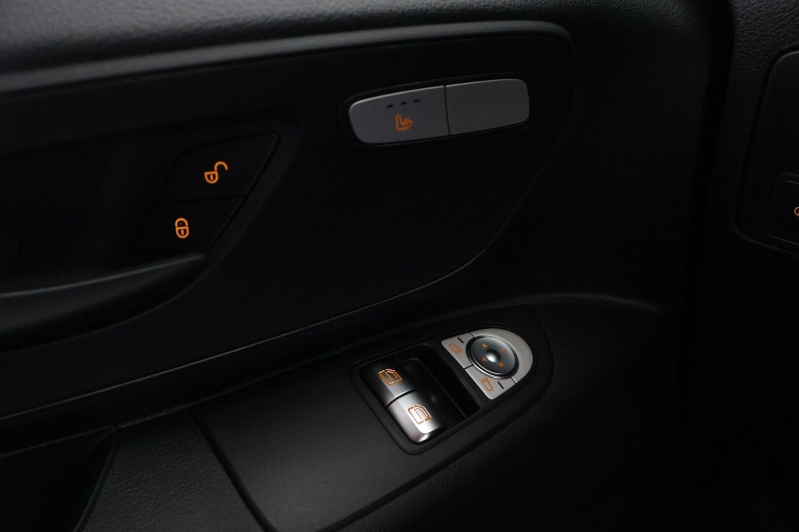 Mercedes-Benz VITO 2020 eVito Tourer 9-PAIKKAINEN B-kortilla ajettava - *Alv vähennyskelpoinen / 9-paikkaa / Tutkat* - HULLU BLACKWEEK KORKOTARJOUS 2,49%