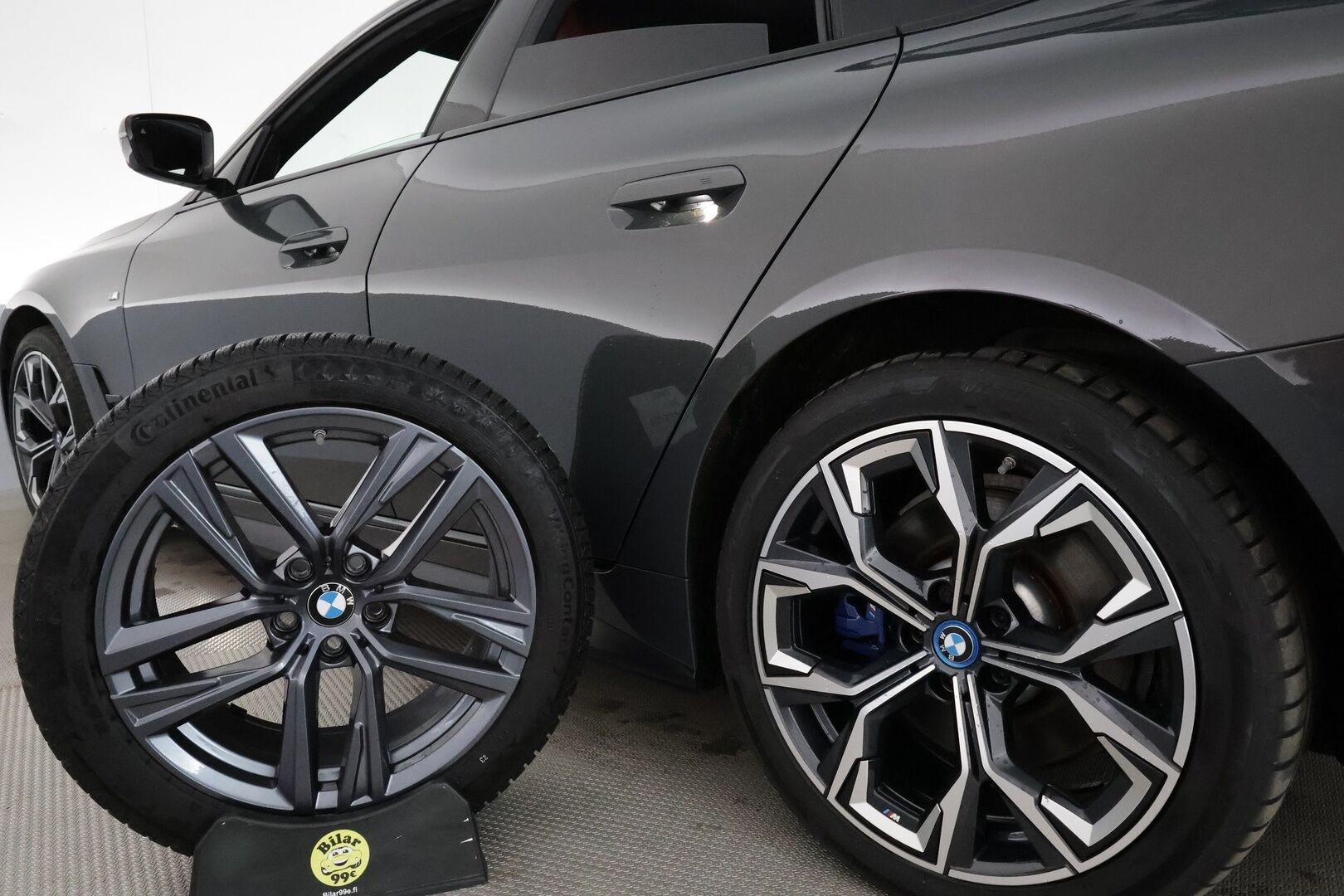 BMW i4 2022 eDrive40 Fully Charged M-Sport **ACC / Laser-LED / HiFi / Koukku / 360° / Sportpenkki Muistilla / Widescreen / HUD / Navi** - Akku kuntotarkastettu / Suomi-auto / 2x Latauskaapelit / Kahdet Renkaat / Merkkihuollettu! / **HUIPPU KAMOILLA**