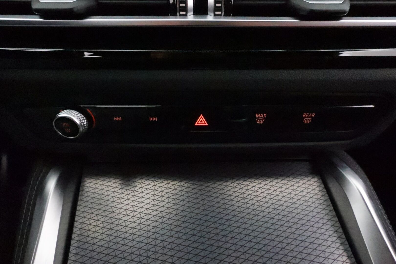 BMW i4 2022 eDrive40 Fully Charged M-Sport **ACC / Laser-LED / HiFi / Koukku / 360° / Sportpenkki Muistilla / Widescreen / HUD / Navi** - Akku kuntotarkastettu / Suomi-auto / 2x Latauskaapelit / Kahdet Renkaat / Merkkihuollettu! / **HUIPPU KAMOILLA**