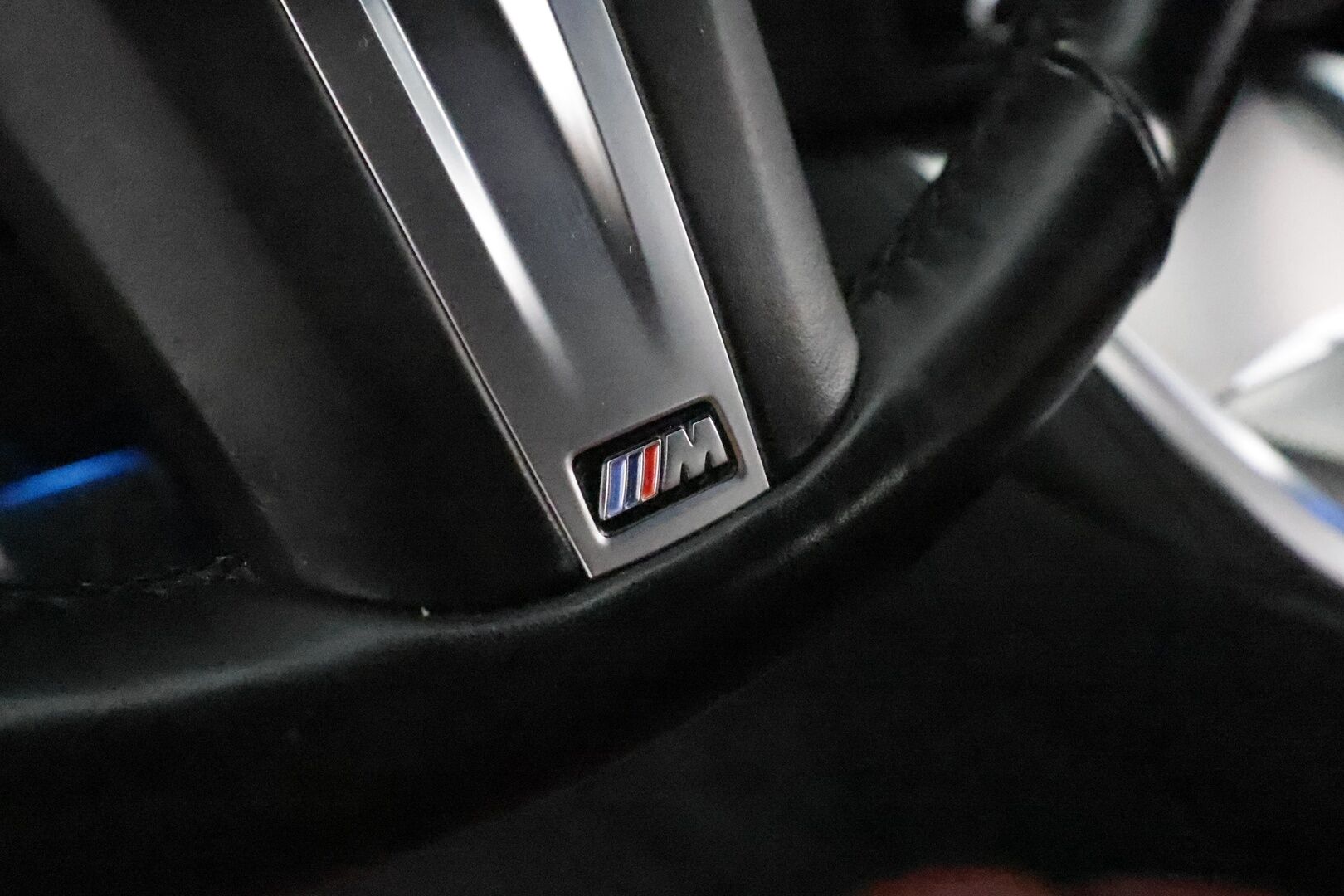 BMW i4 2022 eDrive40 Fully Charged M-Sport **ACC / Laser-LED / HiFi / Koukku / 360° / Sportpenkki Muistilla / Widescreen / HUD / Navi** - Akku kuntotarkastettu / Suomi-auto / 2x Latauskaapelit / Kahdet Renkaat / Merkkihuollettu! / **HUIPPU KAMOILLA**