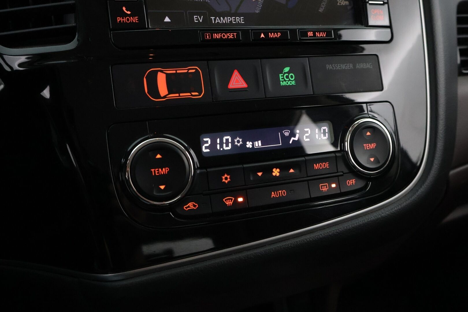 Mitsubishi OUTLANDER PHEV 2016 Instyle Business 4WD 5P - Adapt.Vakkari / 360-Kamera / Vetokoukku / Nahkasisusta / LED / KeylessGo / Navi / Juuri tullut Tampereelle!