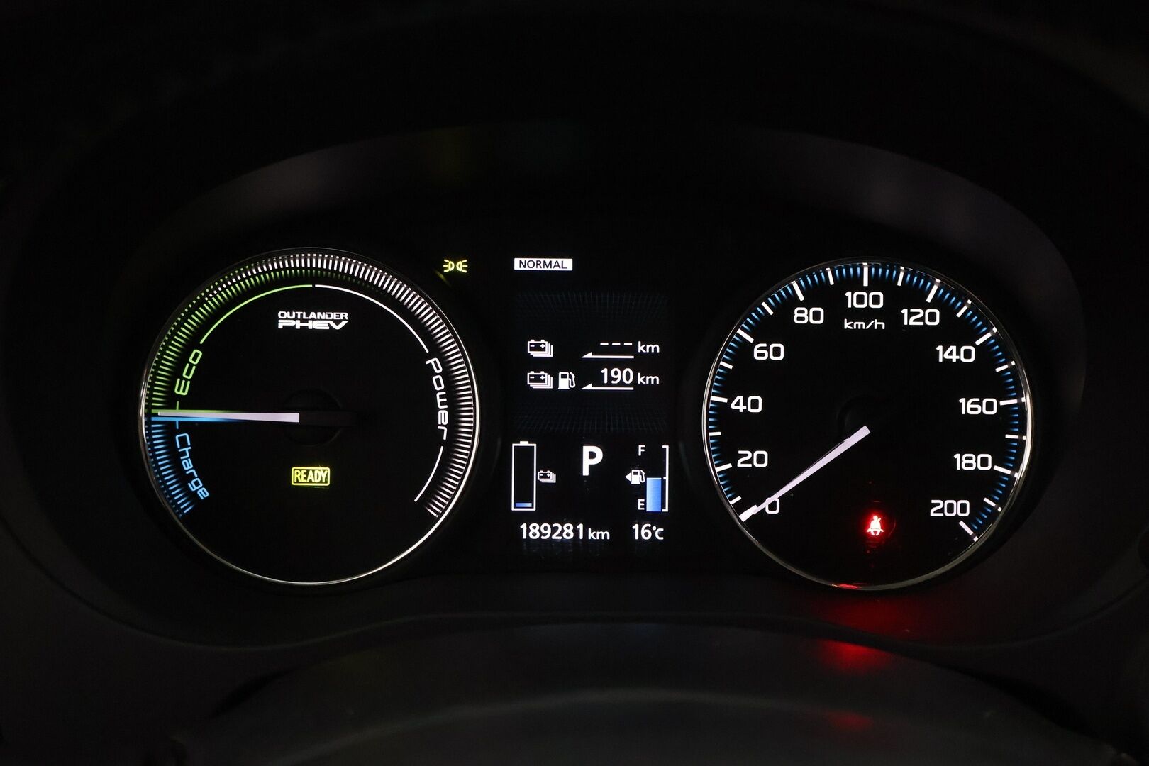 Mitsubishi OUTLANDER PHEV 2016 Instyle Business 4WD 5P - Adapt.Vakkari / 360-Kamera / Vetokoukku / Nahkasisusta / LED / KeylessGo / Navi / Juuri tullut Tampereelle!