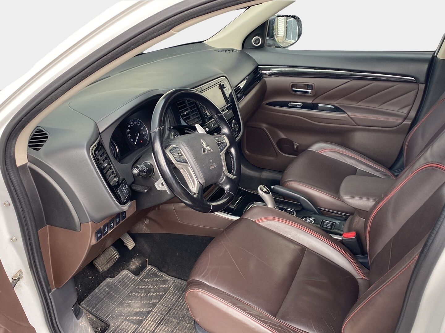 Mitsubishi OUTLANDER PHEV 2016 Instyle Business 4WD 5P - Adapt.Vakkari / 360-Kamera / Vetokoukku / Nahkasisusta / LED / KeylessGo / Navi / Juuri tullut Tampereelle!