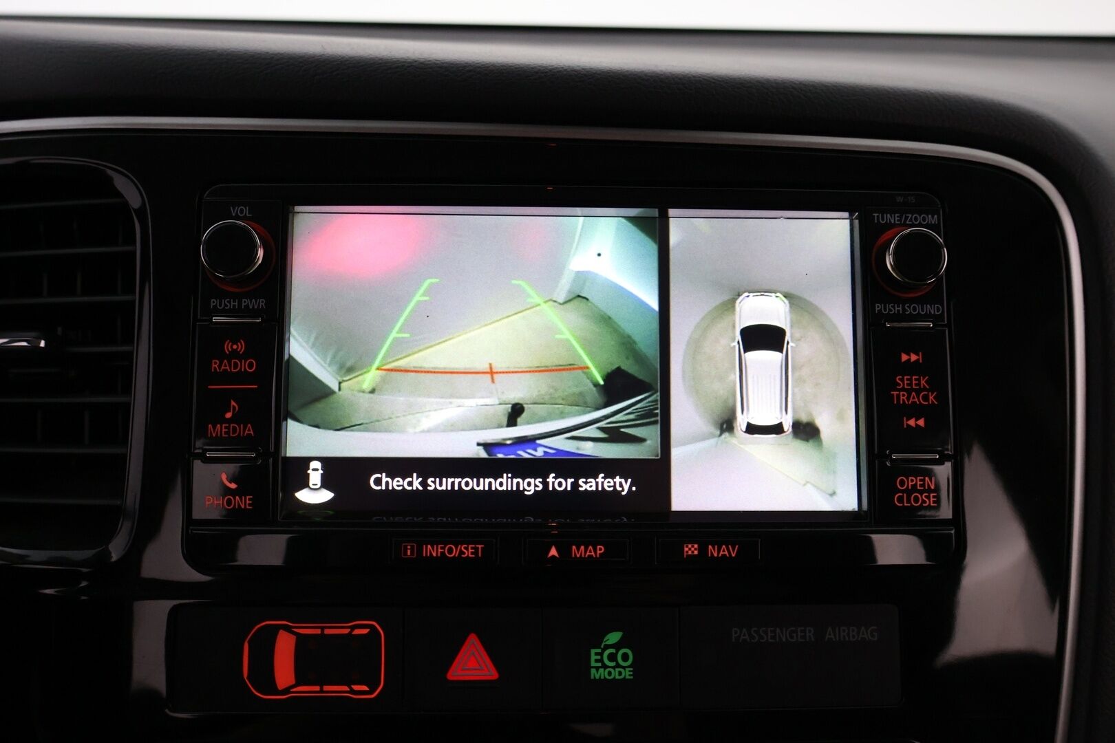 Mitsubishi OUTLANDER PHEV 2016 Instyle Business 4WD 5P - Adapt.Vakkari / 360-Kamera / Vetokoukku / Nahkasisusta / LED / KeylessGo / Navi / Juuri tullut Tampereelle!