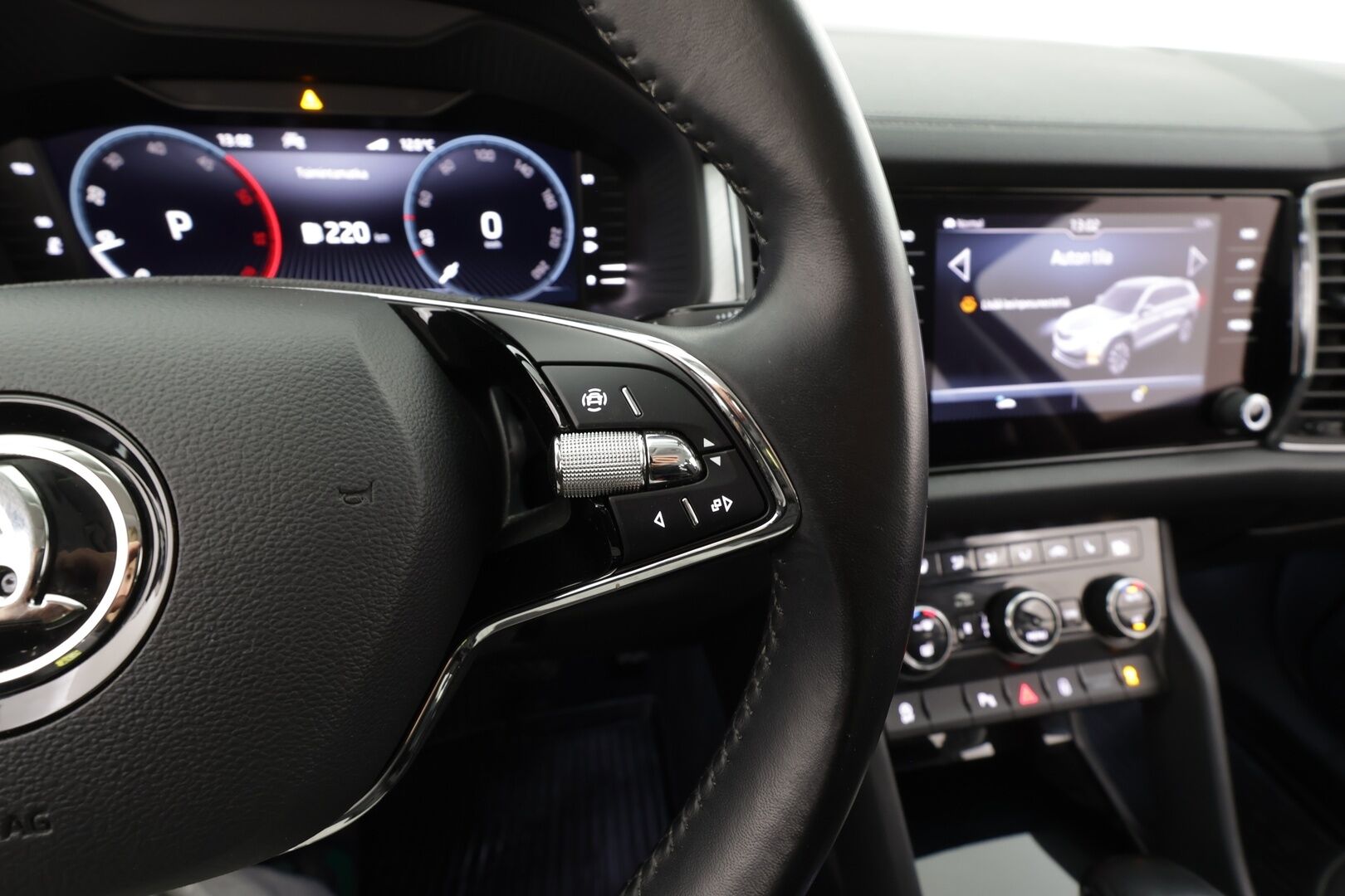 Skoda Kodiaq 2022 2.0 TDI 150 Ambition DSG 7-P * Webasto / ACC / LED / P.Kamera / Smartlink / Keyless * - 1-om Suomi-auto / Kahdet renkaat aluvanteilla / Merkkihuollot - HULLUT AVAJAISHULINAT KORKOTARJOUS 3,29 %