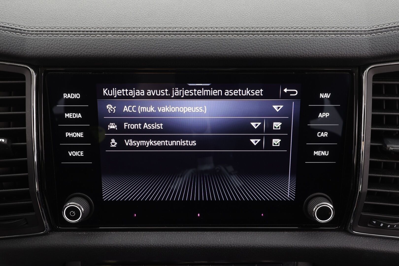 Skoda Kodiaq 2022 2.0 TDI 150 Ambition DSG 7-P * Webasto / ACC / LED / P.Kamera / Smartlink / Keyless * - 1-om Suomi-auto / Kahdet renkaat aluvanteilla / Merkkihuollot - HULLUT AVAJAISHULINAT KORKOTARJOUS 3,29 %