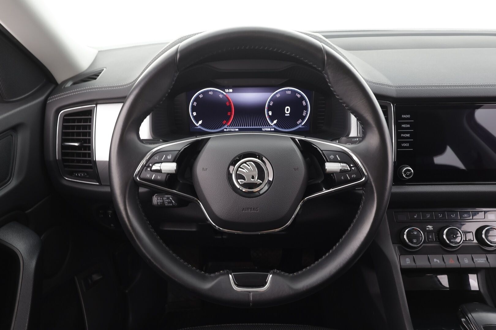 Skoda Kodiaq 2022 2.0 TDI 150 Ambition DSG 7-P * Webasto / ACC / LED / P.Kamera / Smartlink / Keyless * - 1-om Suomi-auto / Kahdet renkaat aluvanteilla / Merkkihuollot - HULLUT AVAJAISHULINAT KORKOTARJOUS 3,29 %