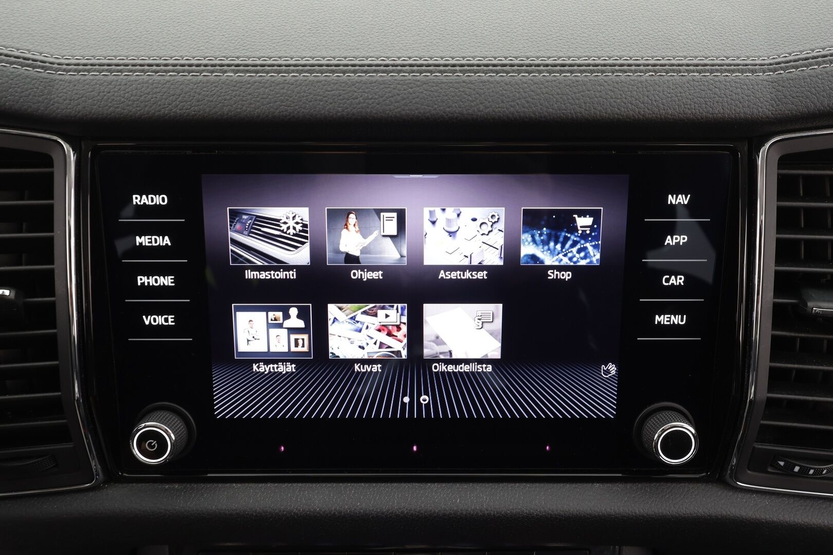 Skoda Kodiaq 2022 2.0 TDI 150 Ambition DSG 7-P * Webasto / ACC / LED / P.Kamera / Smartlink / Keyless * - 1-om Suomi-auto / Kahdet renkaat aluvanteilla / Merkkihuollot - HULLUT AVAJAISHULINAT KORKOTARJOUS 3,29 %