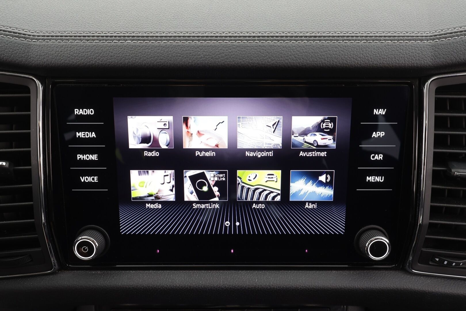 Skoda Kodiaq 2022 2.0 TDI 150 Ambition DSG 7-P * Webasto / ACC / LED / P.Kamera / Smartlink / Keyless * - 1-om Suomi-auto / Kahdet renkaat aluvanteilla / Merkkihuollot - HULLUT AVAJAISHULINAT KORKOTARJOUS 3,29 %