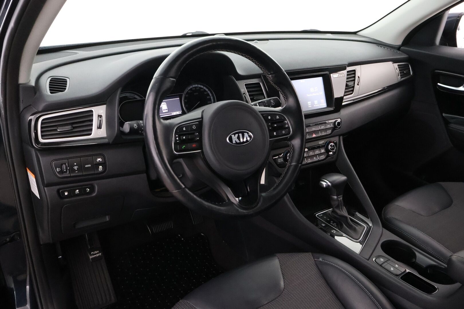 Kia Niro 2019 1,6 GDI Plug-In Hybrid DCT - Adapt.Vakkari / Vetokoukku / Puolinahkasisusta / Peruutuskamera / Navi / Lohkolämmitin / Juuri tullut Tampereelle!