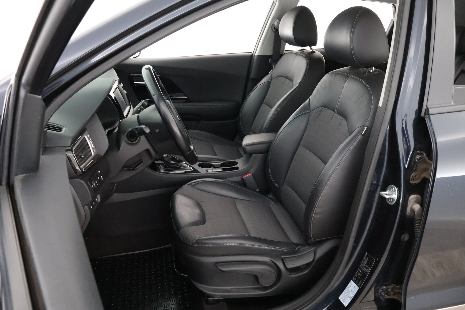Kia Niro 2019 1,6 GDI Plug-In Hybrid DCT - Adapt.Vakkari / Vetokoukku / Puolinahkasisusta / Peruutuskamera / Navi / Lohkolämmitin / Juuri tullut Tampereelle!