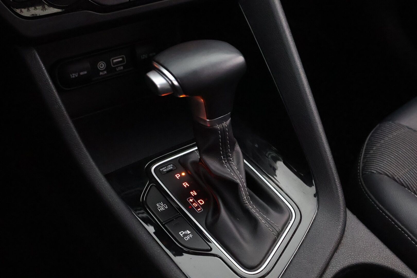 Kia Niro 2019 1,6 GDI Plug-In Hybrid DCT - Adapt.Vakkari / Vetokoukku / Puolinahkasisusta / Peruutuskamera / Navi / Lohkolämmitin / Juuri tullut Tampereelle!