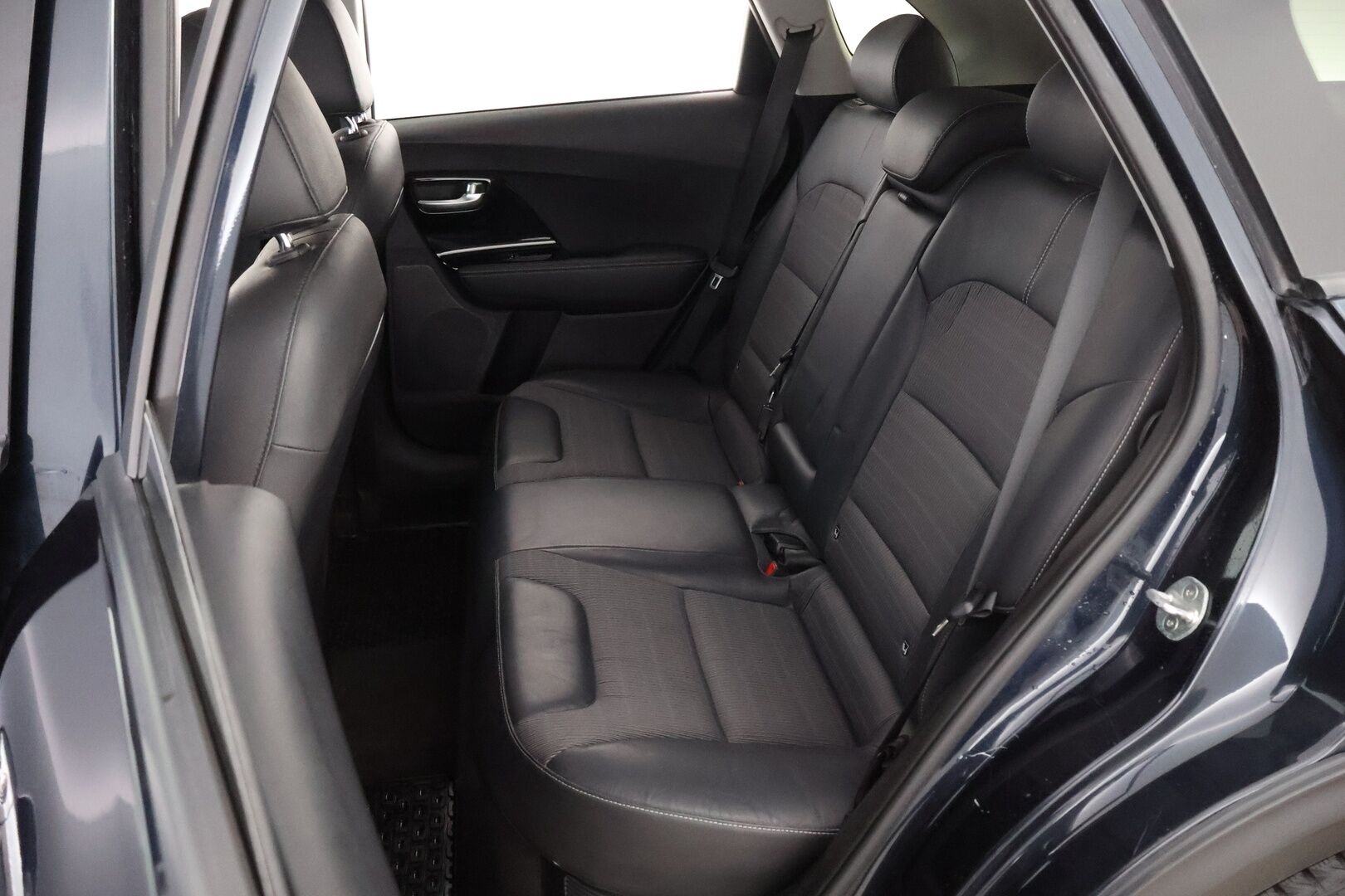 Kia Niro 2019 1,6 GDI Plug-In Hybrid DCT - Adapt.Vakkari / Vetokoukku / Puolinahkasisusta / Peruutuskamera / Navi / Lohkolämmitin / Juuri tullut Tampereelle!