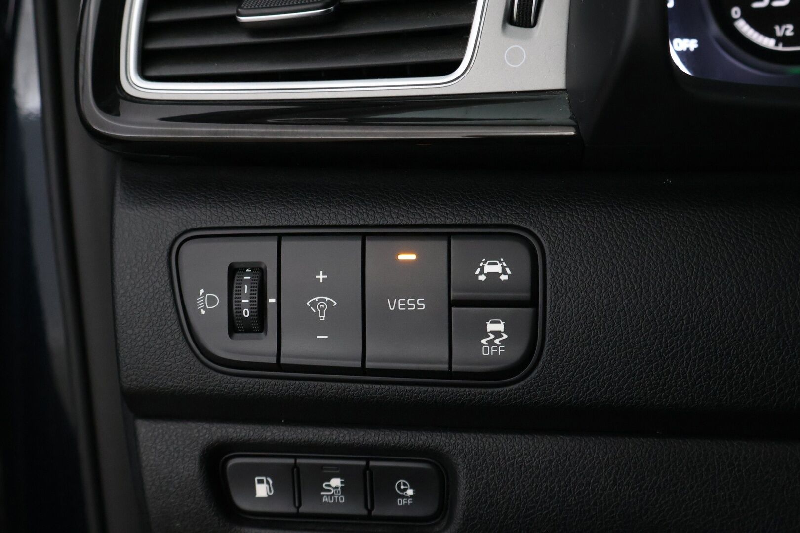 Kia Niro 2019 1,6 GDI Plug-In Hybrid DCT - Adapt.Vakkari / Vetokoukku / Puolinahkasisusta / Peruutuskamera / Navi / Lohkolämmitin / Juuri tullut Tampereelle!