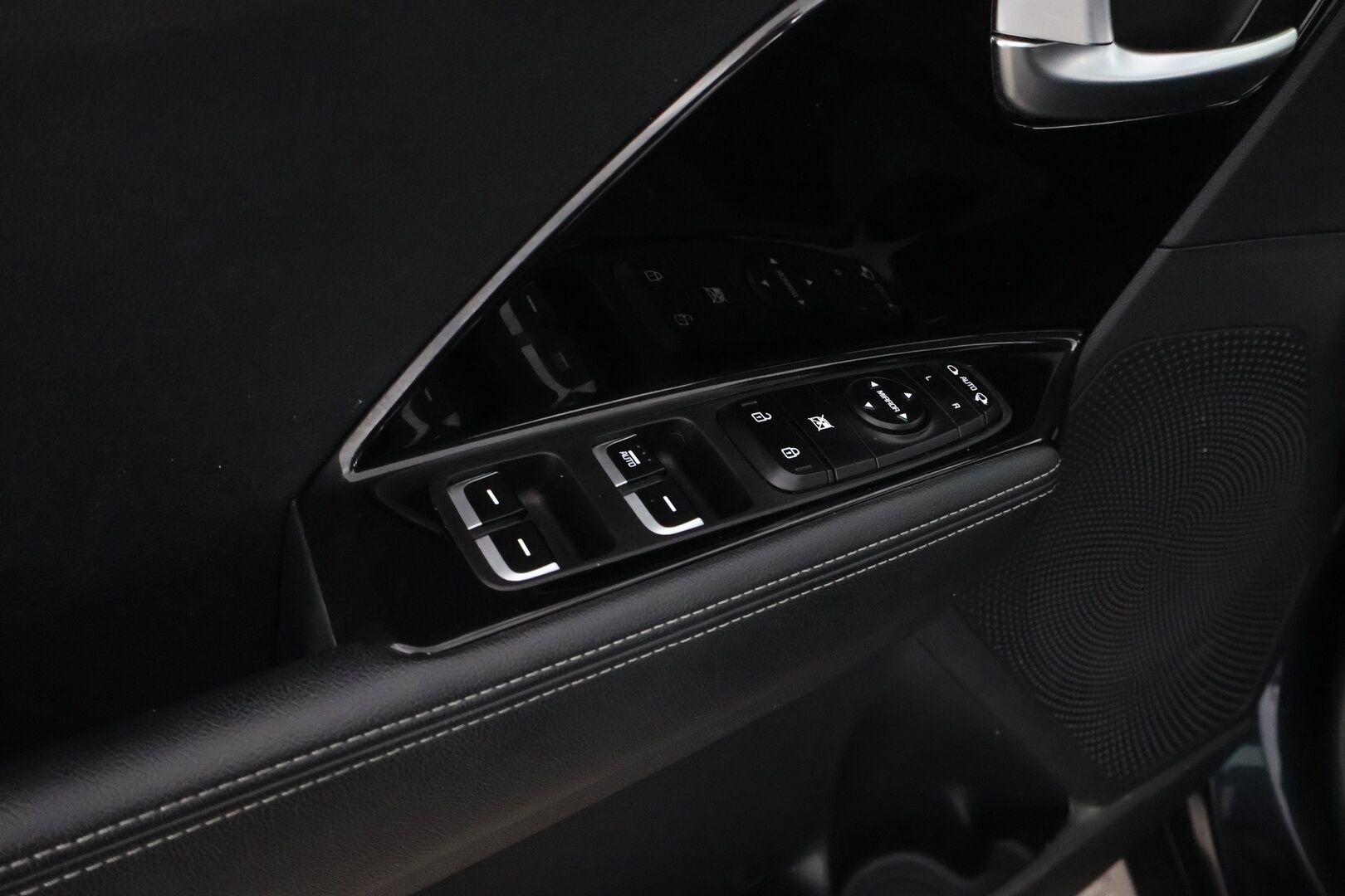Kia Niro 2019 1,6 GDI Plug-In Hybrid DCT - Adapt.Vakkari / Vetokoukku / Puolinahkasisusta / Peruutuskamera / Navi / Lohkolämmitin / Juuri tullut Tampereelle!