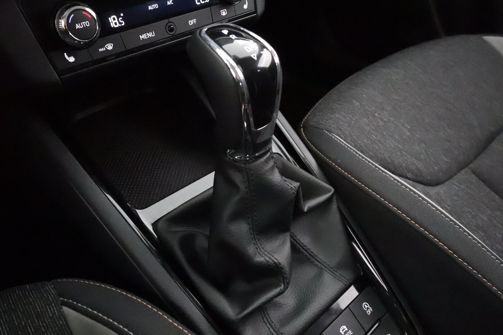 Skoda Kamiq 2022 1.5 TSI Style DSG * Koukku / ACC / LED / P.kamera / Kaistavahti / Digimittaristo / Keyless * - 1-om Suomi-auto / Kahdet renkaat / Merkkihuollettu!