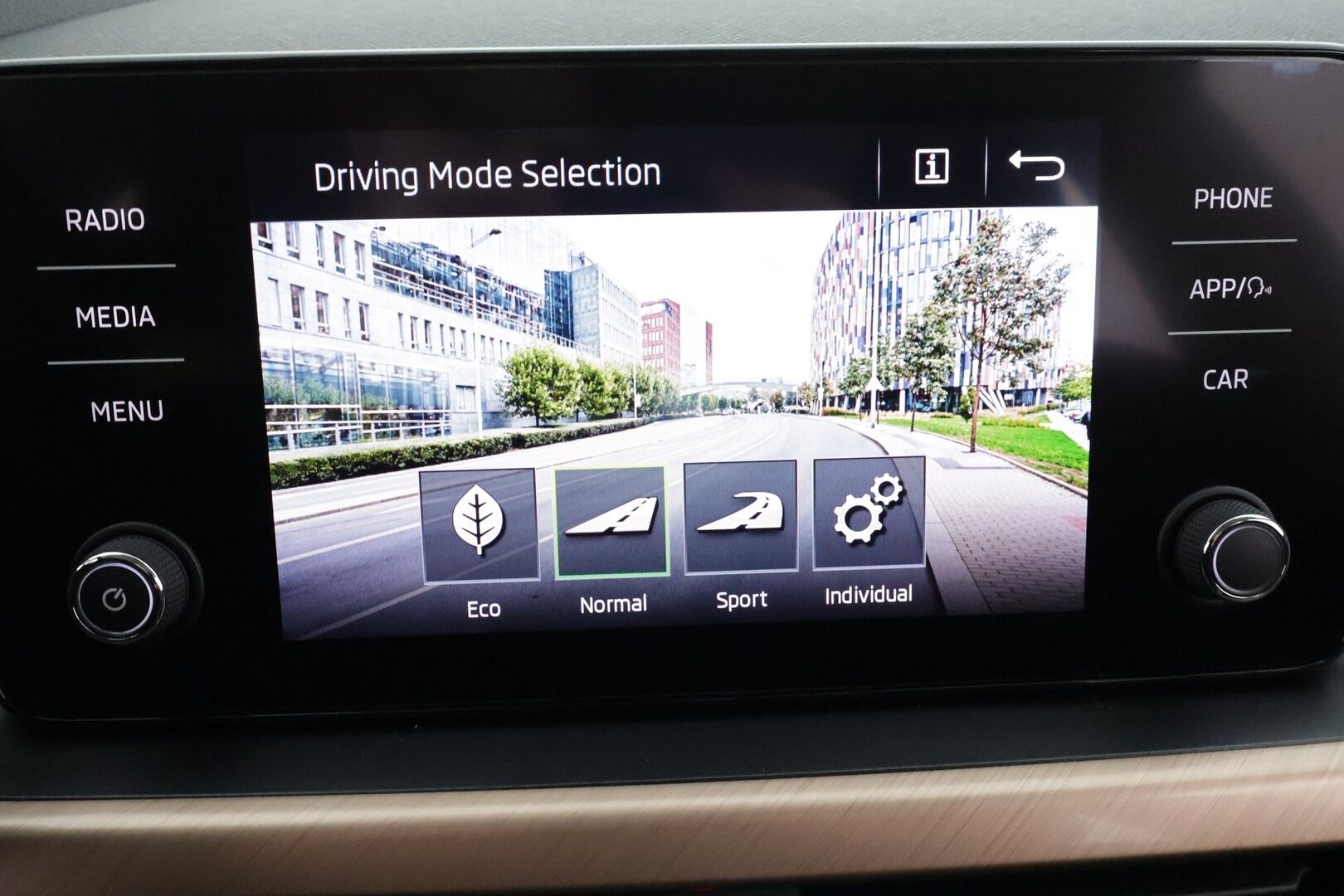 Skoda Kamiq 2022 1.5 TSI Style DSG * Koukku / ACC / LED / P.kamera / Kaistavahti / Digimittaristo / Keyless * - 1-om Suomi-auto / Kahdet renkaat / Merkkihuollettu! - HULLU BLACKWEEK KORKOTARJOUS 2,49%