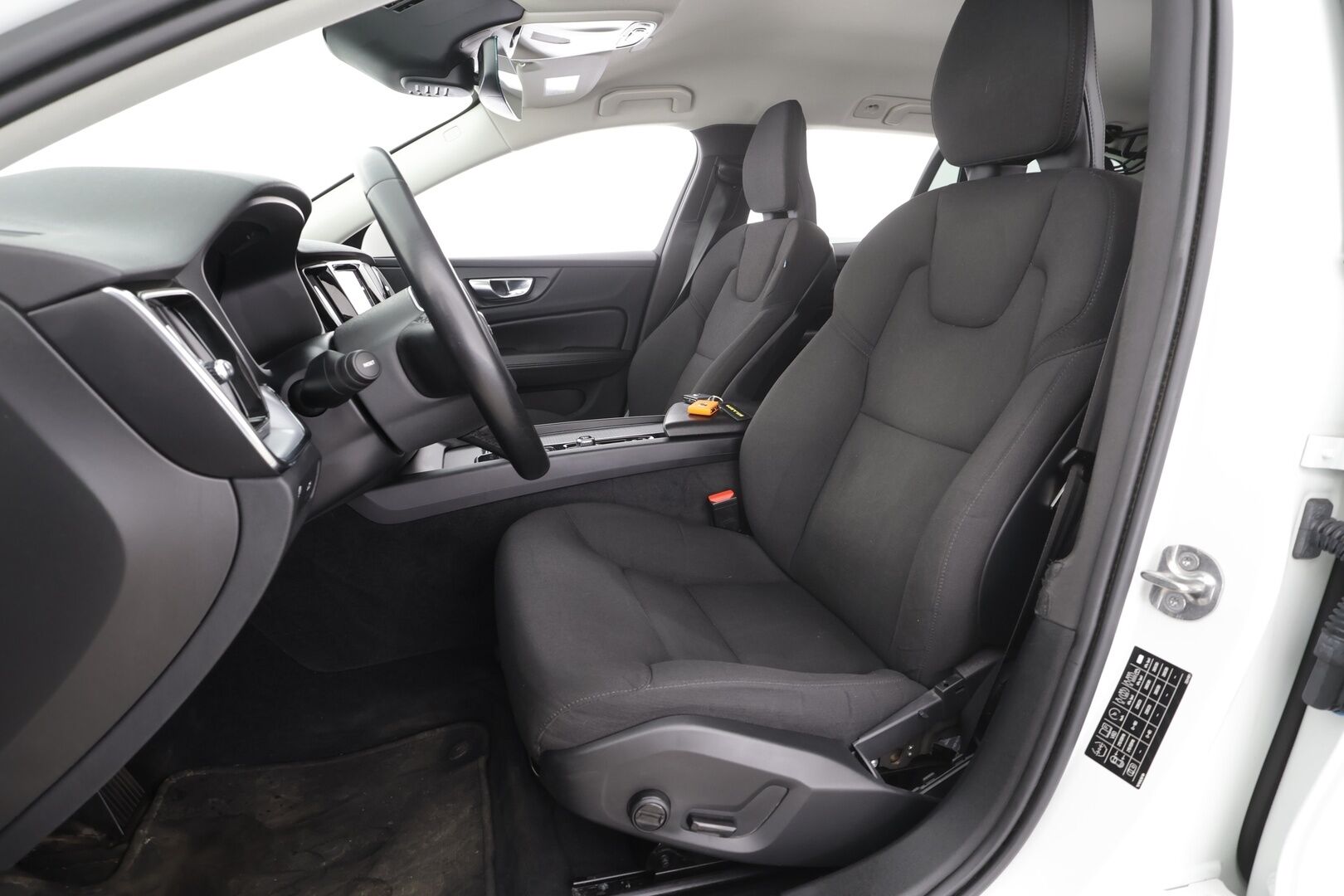 Volvo V60 Cross Country 2022 B5 AWD MHEV Business Edition aut * Adapt.vakkari / Webasto / Full LED / P.kamera / Apple&Android / Koukku *