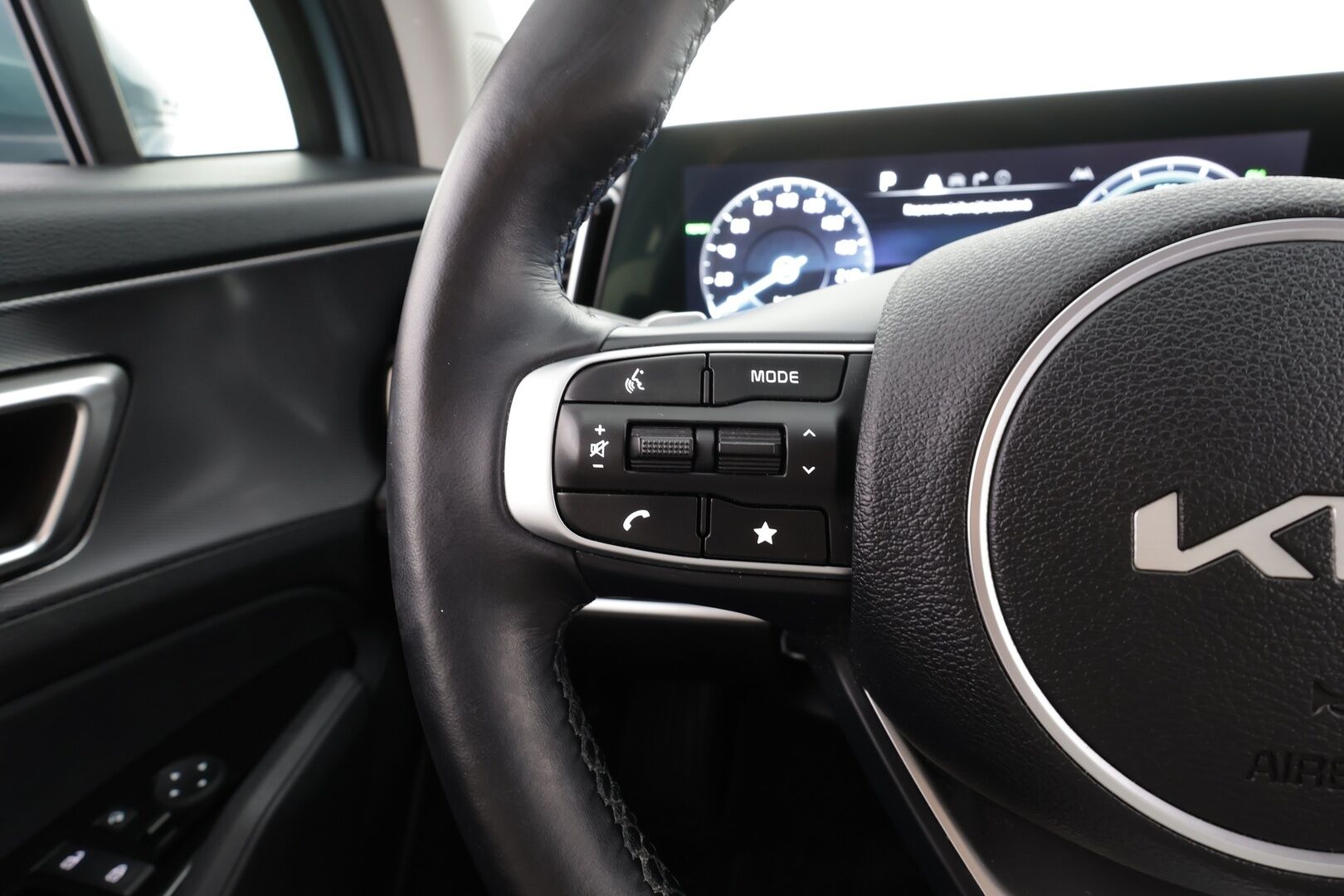 Kia Sportage 2022 1,6 T-GDI FWD Mild-Hybrid Business Premium DCT 150hv * ACC / P.kamera / LED / Navi / Lohkolämmitin / Sähköpenkit * - 1.Om Suomi-auto / Kahdet renkaat aluvanteilla / Merkkihuollettu - Osta nyt, maksa vasta ensi vuonna