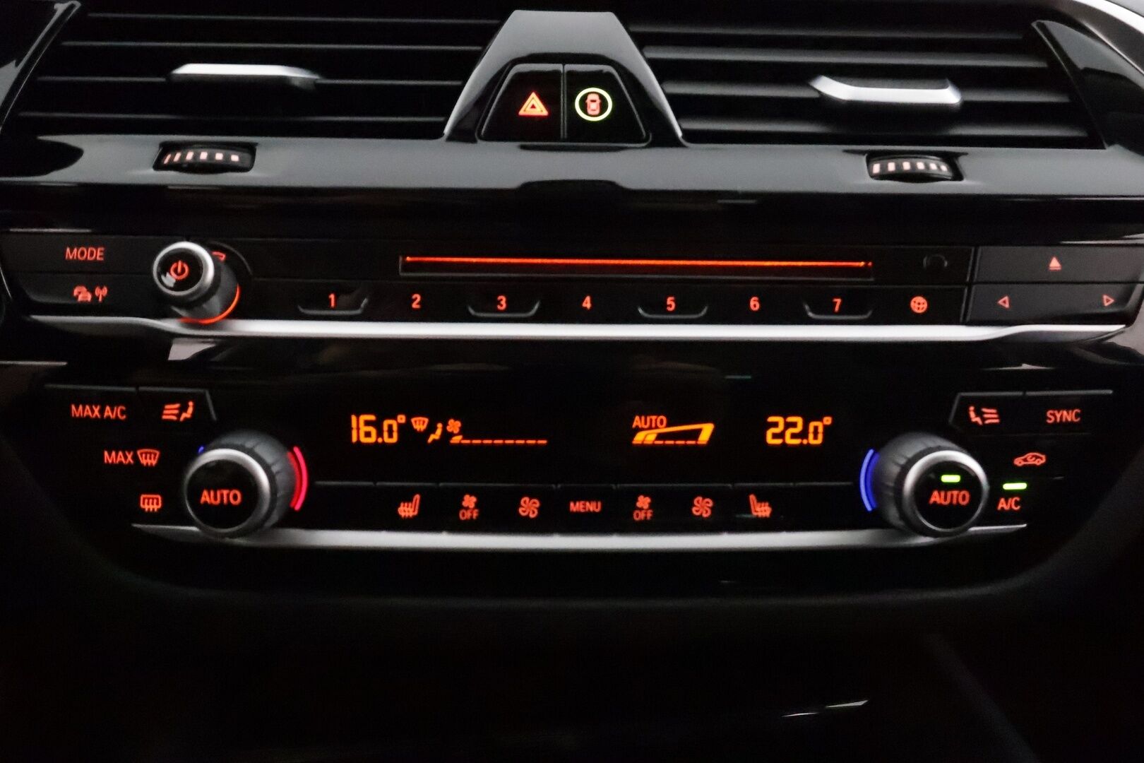 BMW 520 2018 G31 Touring 520i A Business Comfort SportLine - Digimittari / HiFi / Navi / LED / Peruutustutkat / Puolinahkasisusta / Sporttipenkit / Sähköluukku / Juuri tullut Tampereelle!