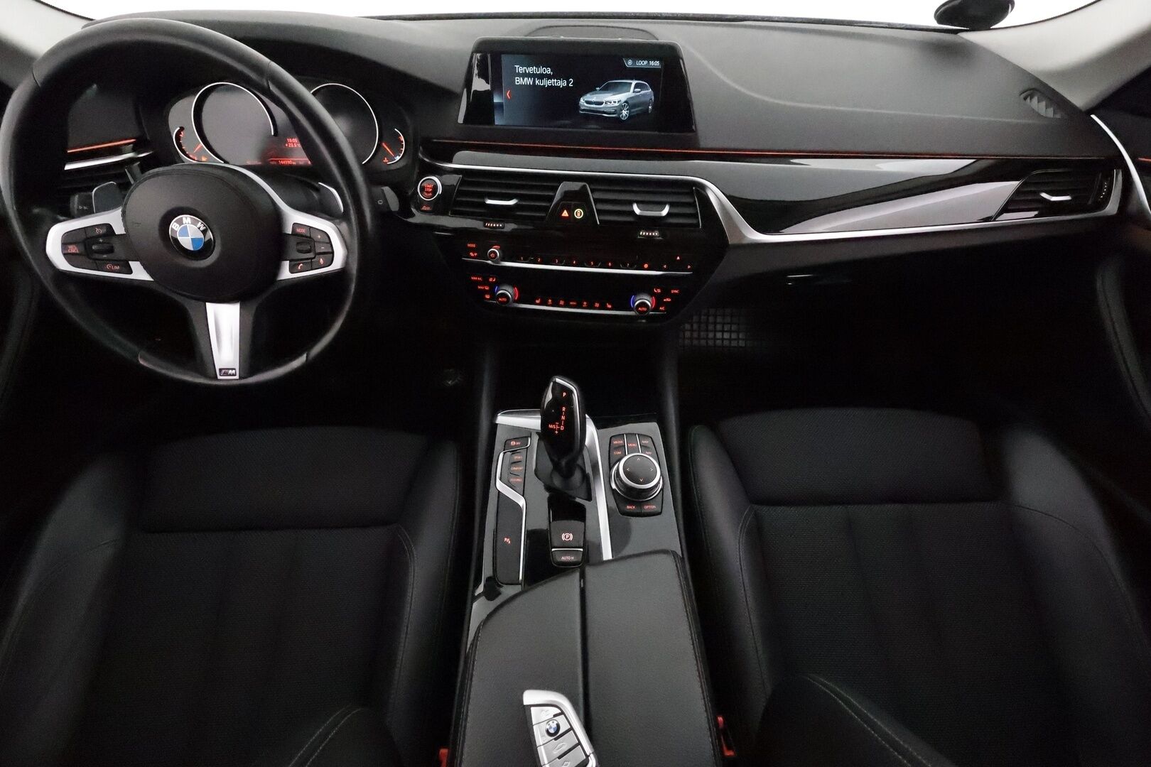 BMW 520 2018 G31 Touring 520i A Sportline **Vakkari / P.tutkat / Sporttipenkit / Hifit / LED / Navi / Digimittaristo** - Kahdet renkaat aluvanteilla 