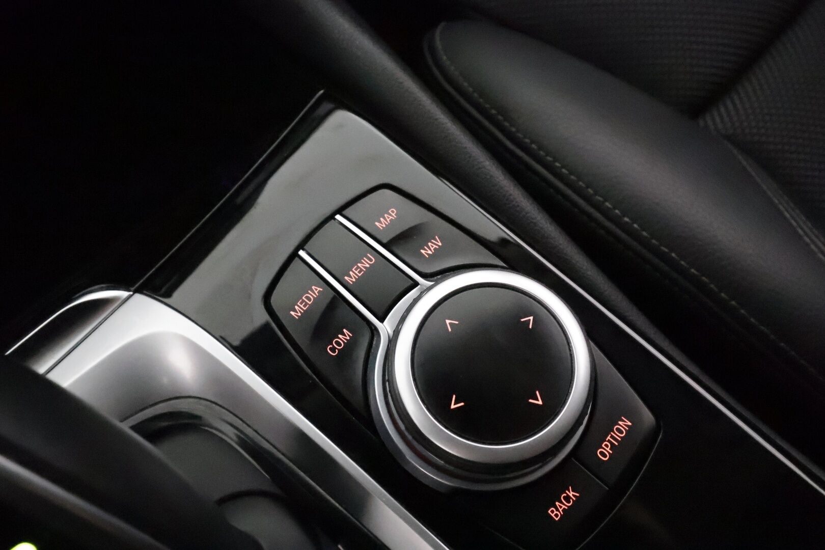 BMW 520 2018 G31 Touring 520i A Business Comfort SportLine - Digimittari / HiFi / Navi / LED / Peruutustutkat / Puolinahkasisusta / Sporttipenkit / Sähköluukku / Juuri tullut Tampereelle!