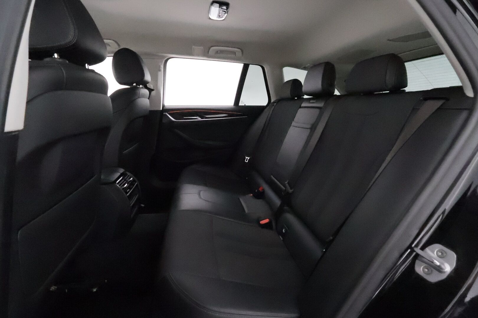 BMW 520 2018 G31 Touring 520i A Business Comfort SportLine - Digimittari / HiFi / Navi / LED / Peruutustutkat / Puolinahkasisusta / Sporttipenkit / Sähköluukku / Juuri tullut Tampereelle!