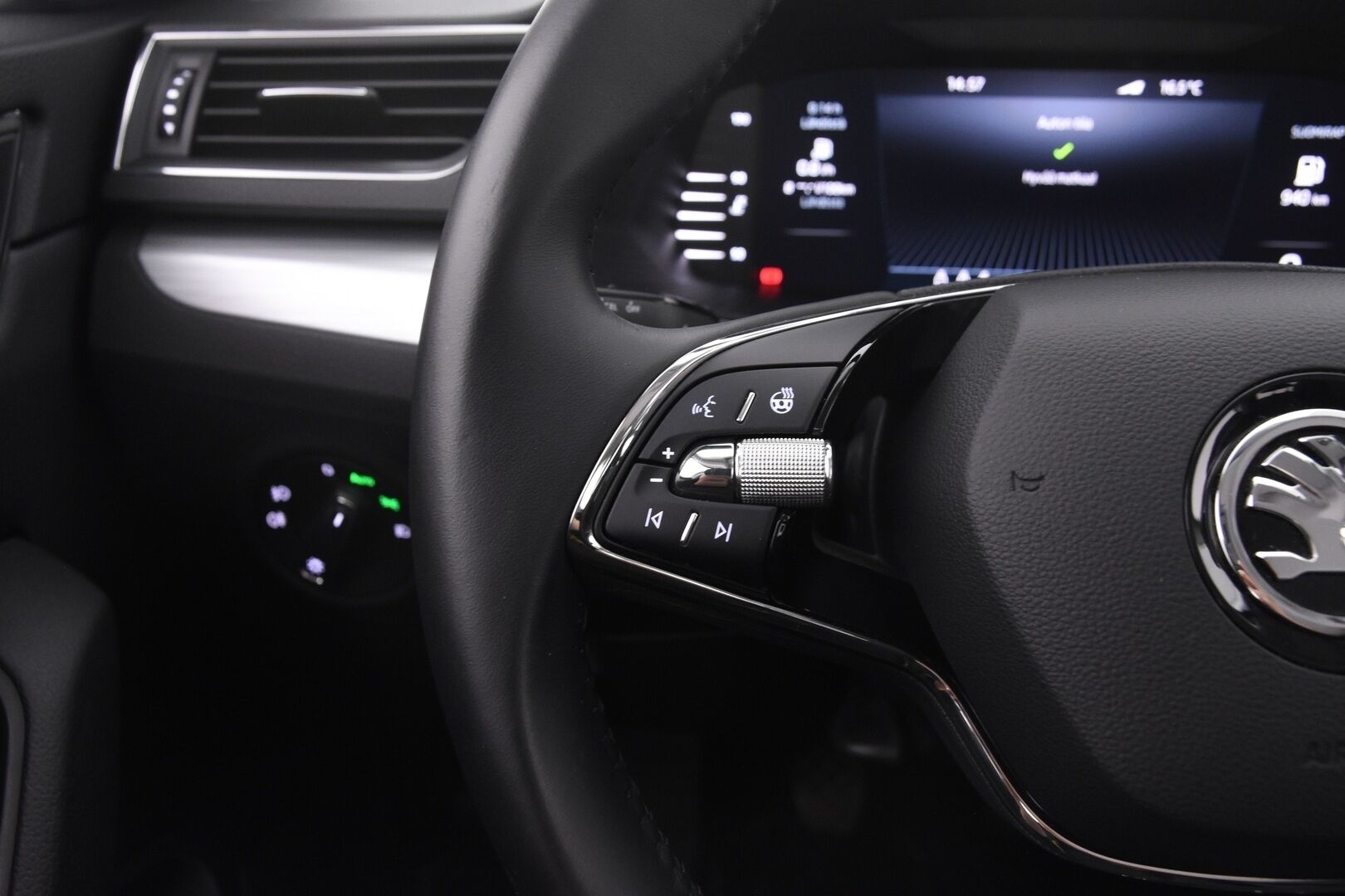 Skoda Superb 2022 1.5 TSI ACT Ambition * Webasto / Vakkari / Tutkat / Keyless * - Suomi-auto / Seuraava huolto 2026 