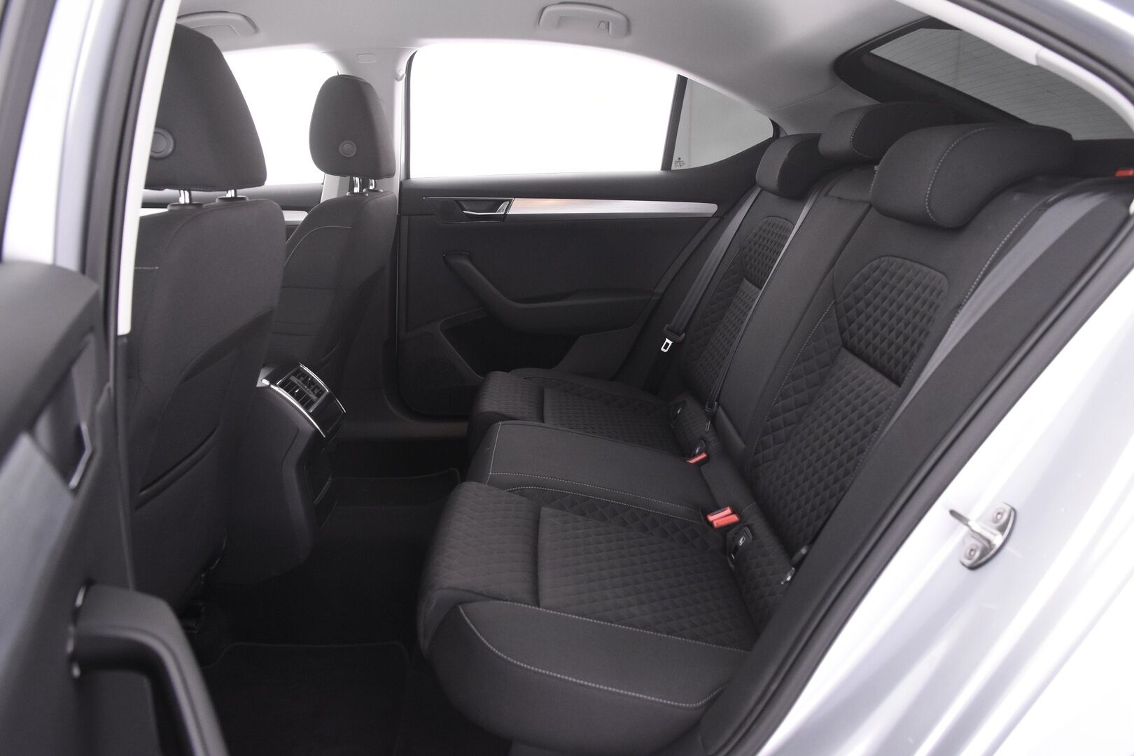 Skoda Superb 2022 1.5 TSI ACT Ambition * Webasto / Vakkari / Tutkat / Keyless * - Suomi-auto / Seuraava huolto 2026 