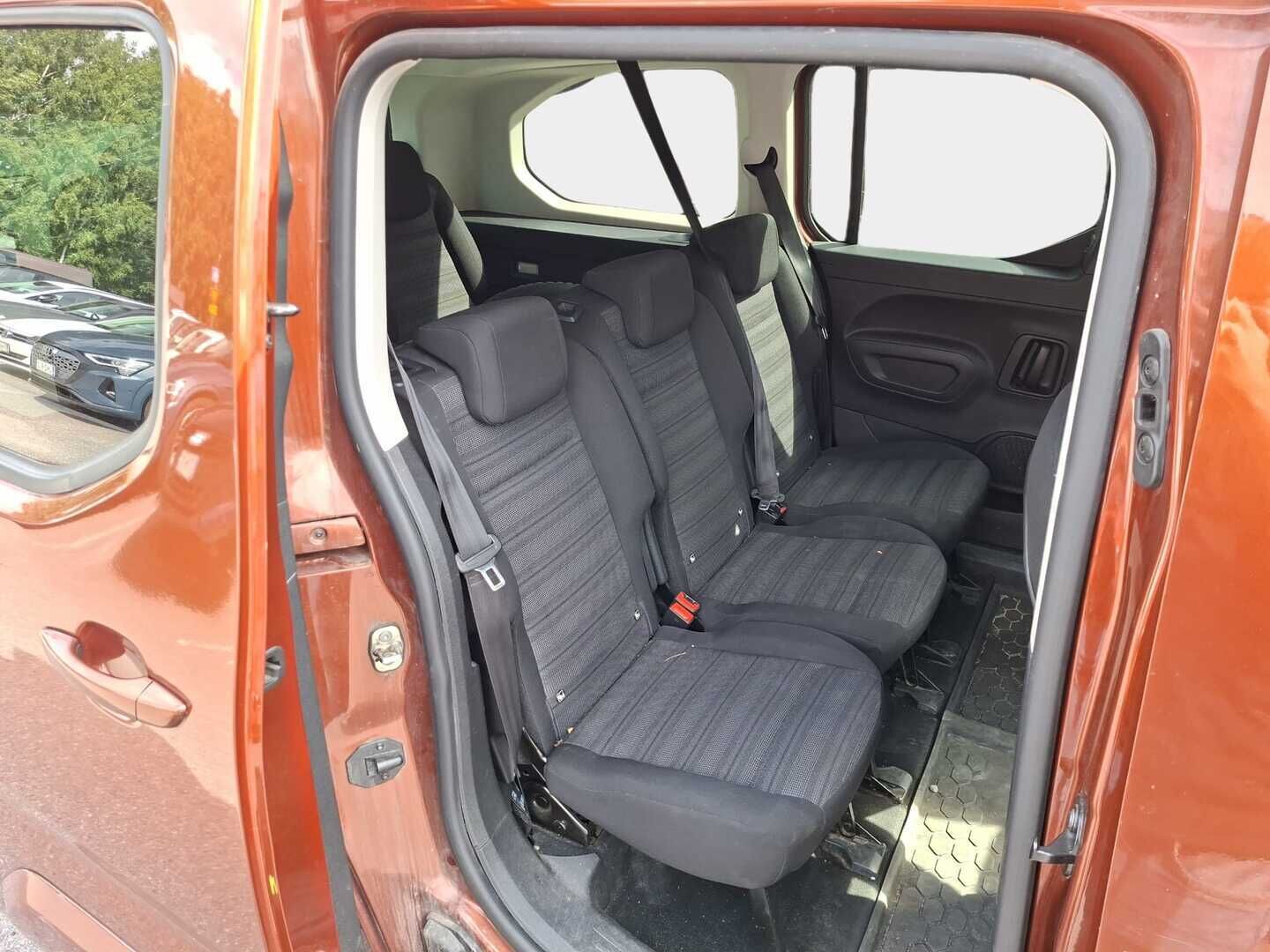Opel Combo-e 2022 Life XL L2H1  Innovation Plus 136 automaatti 50 kWh - Lisälämmitin | P.kamera | Vetokoukku | 7-paikkanen | Ratinlämmitys | Carplay | 2x renkaat vanteilla | Merkkihuollettu