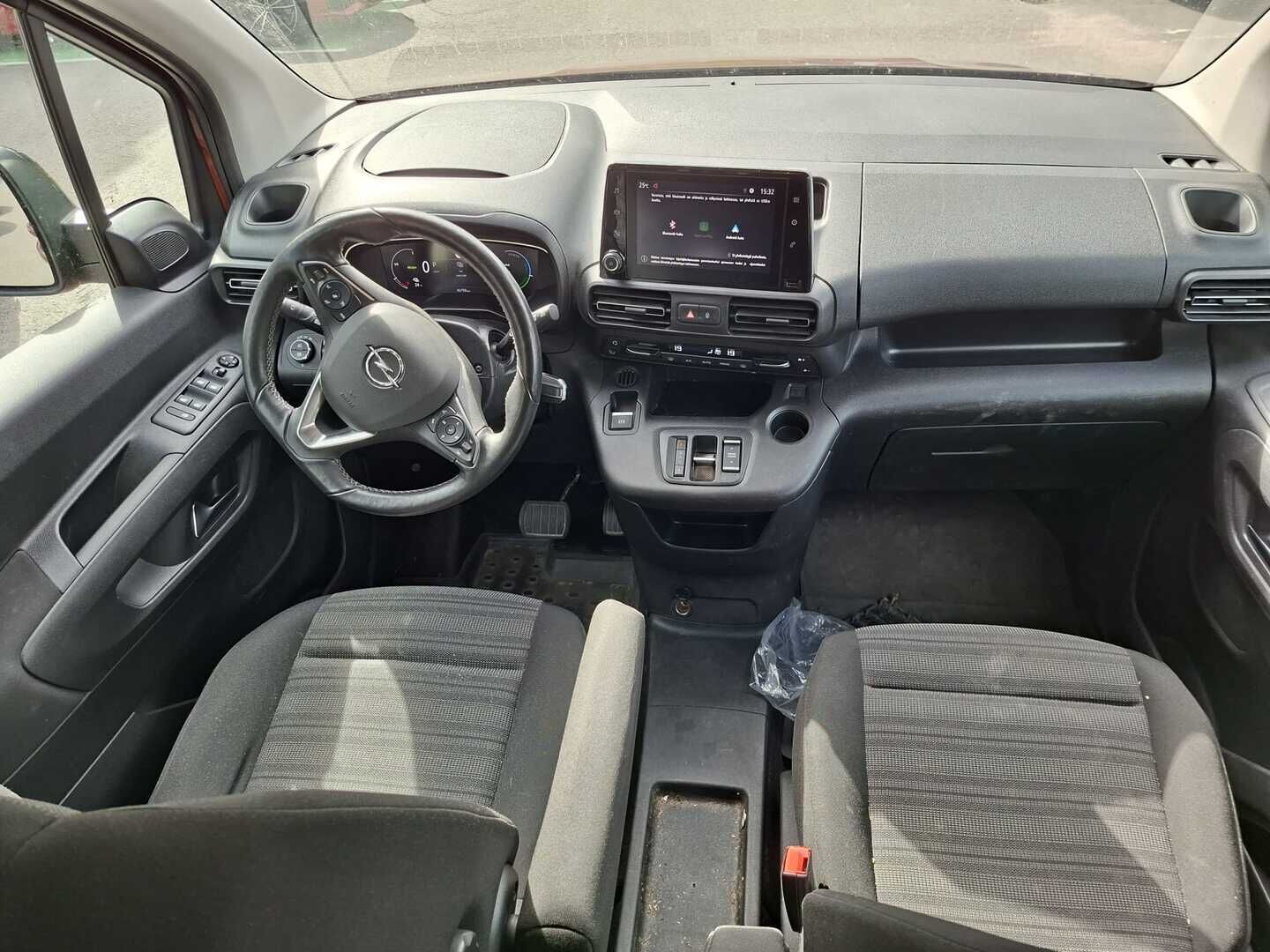 Opel Combo-e 2022 Life XL L2H1  Innovation Plus 136 automaatti 50 kWh - Lisälämmitin | P.kamera | Vetokoukku | 7-paikkanen | Ratinlämmitys | Carplay | 2x renkaat vanteilla | Merkkihuollettu