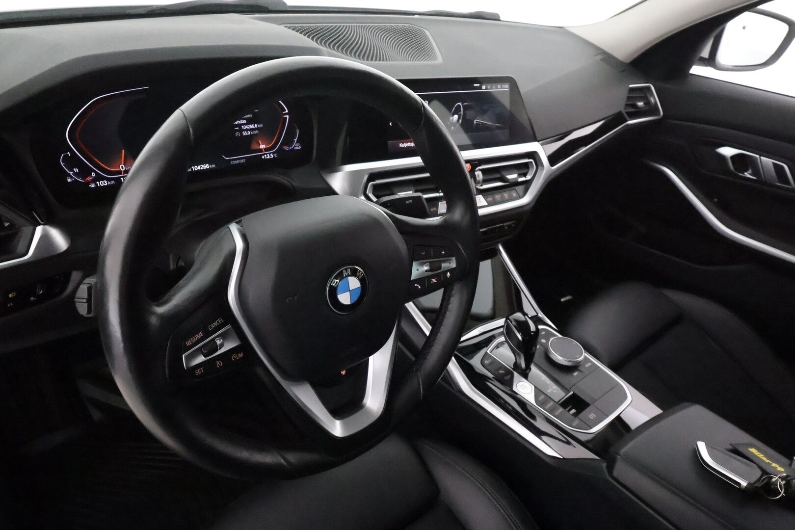 BMW 320 2022 G20 Sedan 320i A Business **Webasto / P.Tutkat / LED-valot / Sporttipenkit / Navi / Kaistavahti** - 1-om Suomi-auto / Näyttävä / Edulliset käyttökulut
