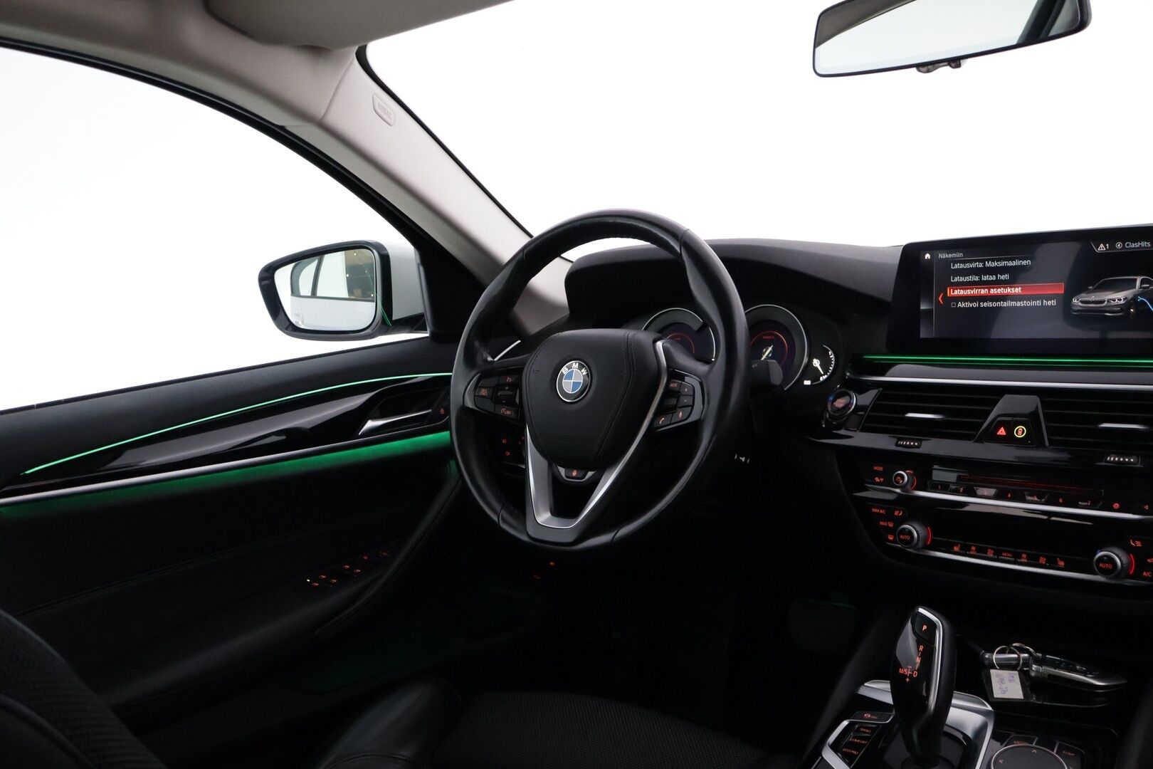 BMW 530 2019 iPerformance Sedan *Sporttipenkit / Digimittaristo / Led-ajovalot / Puolinahat / Ratinlämmitin / P.kamera* - Juuri huollettu! / Taloudellinen