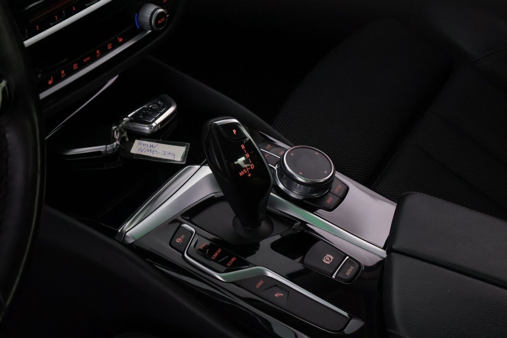 BMW 530 2019 iPerformance Sedan *Sporttipenkit / Digimittaristo / Led-ajovalot / Puolinahat / Ratinlämmitin / P.kamera* - Juuri huollettu! / Taloudellinen