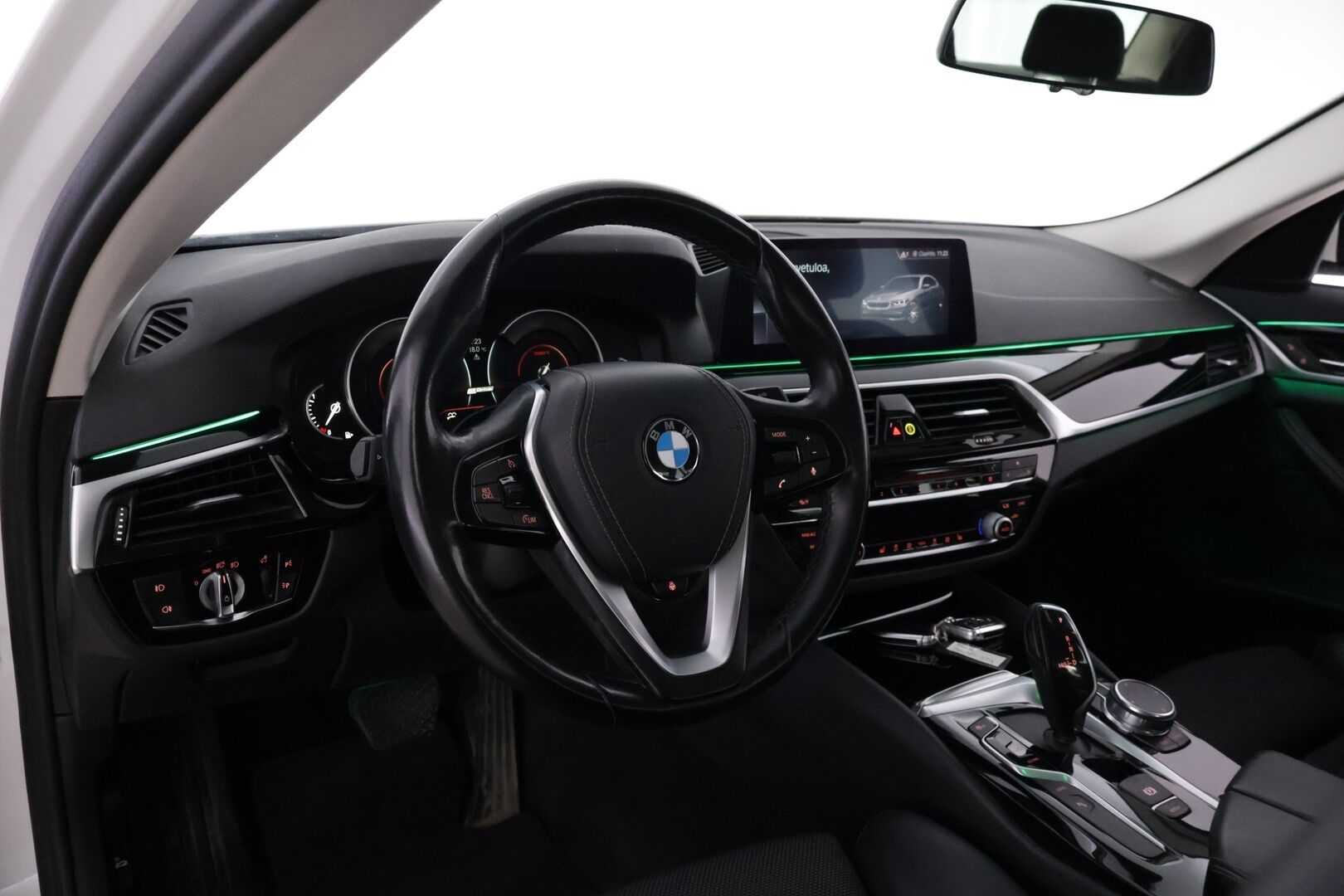 BMW 530 2019 iPerformance Sedan *Sporttipenkit / Digimittaristo / Led-ajovalot / Puolinahat / Ratinlämmitin / P.kamera* - Juuri huollettu! / Taloudellinen