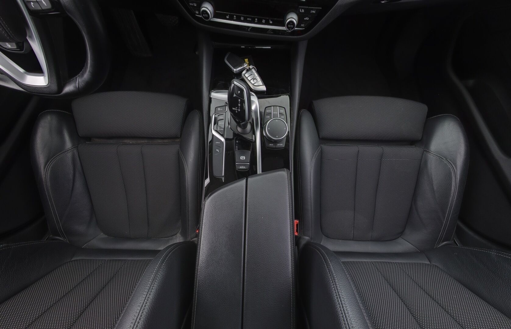 BMW 530 2019 iPerformance Sedan *Sporttipenkit / Digimittaristo / Led-ajovalot / Puolinahat / Ratinlämmitin / P.kamera* - Juuri huollettu! / Taloudellinen
